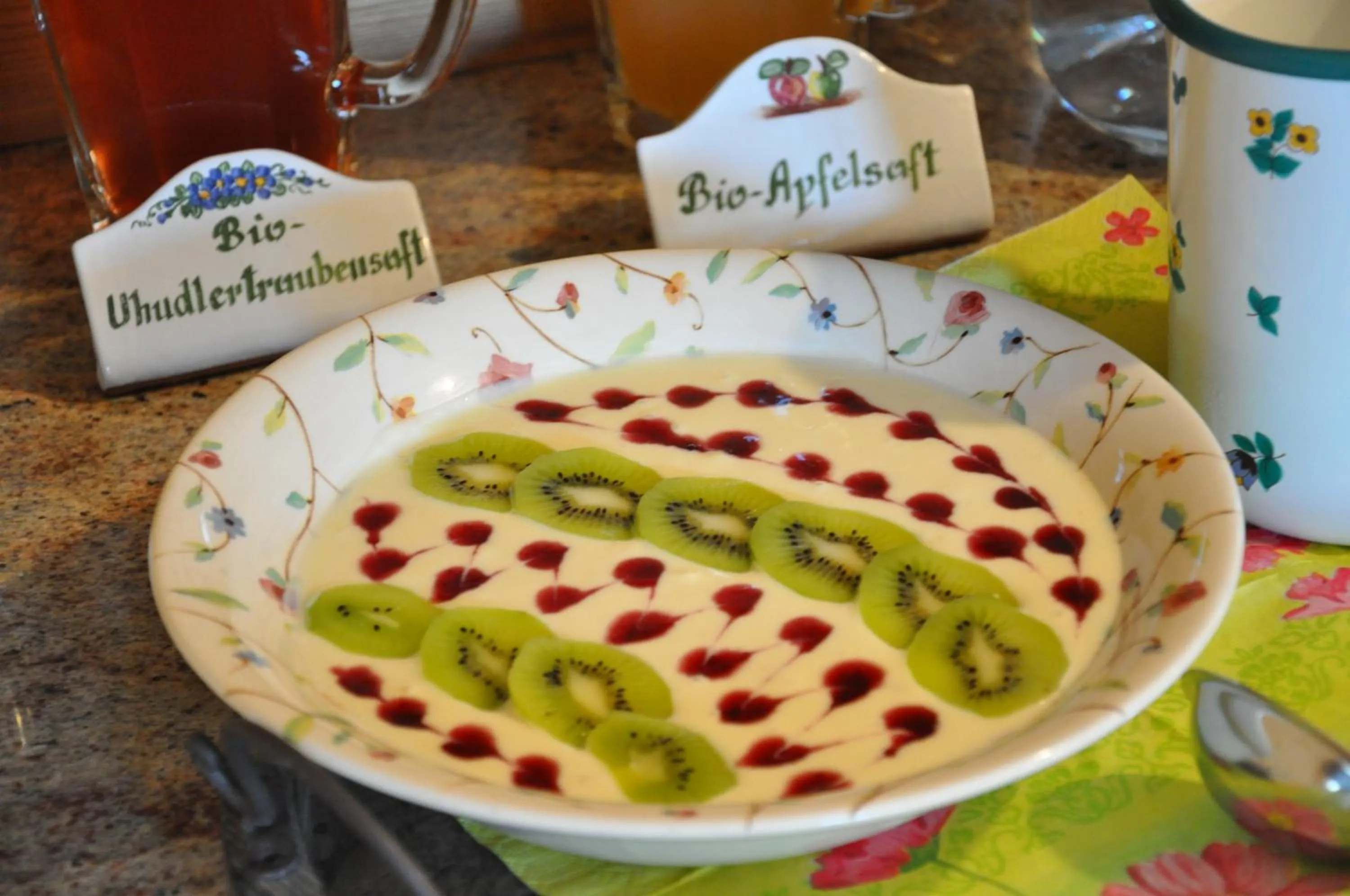 Buffet breakfast in Gmiatliche Stubm