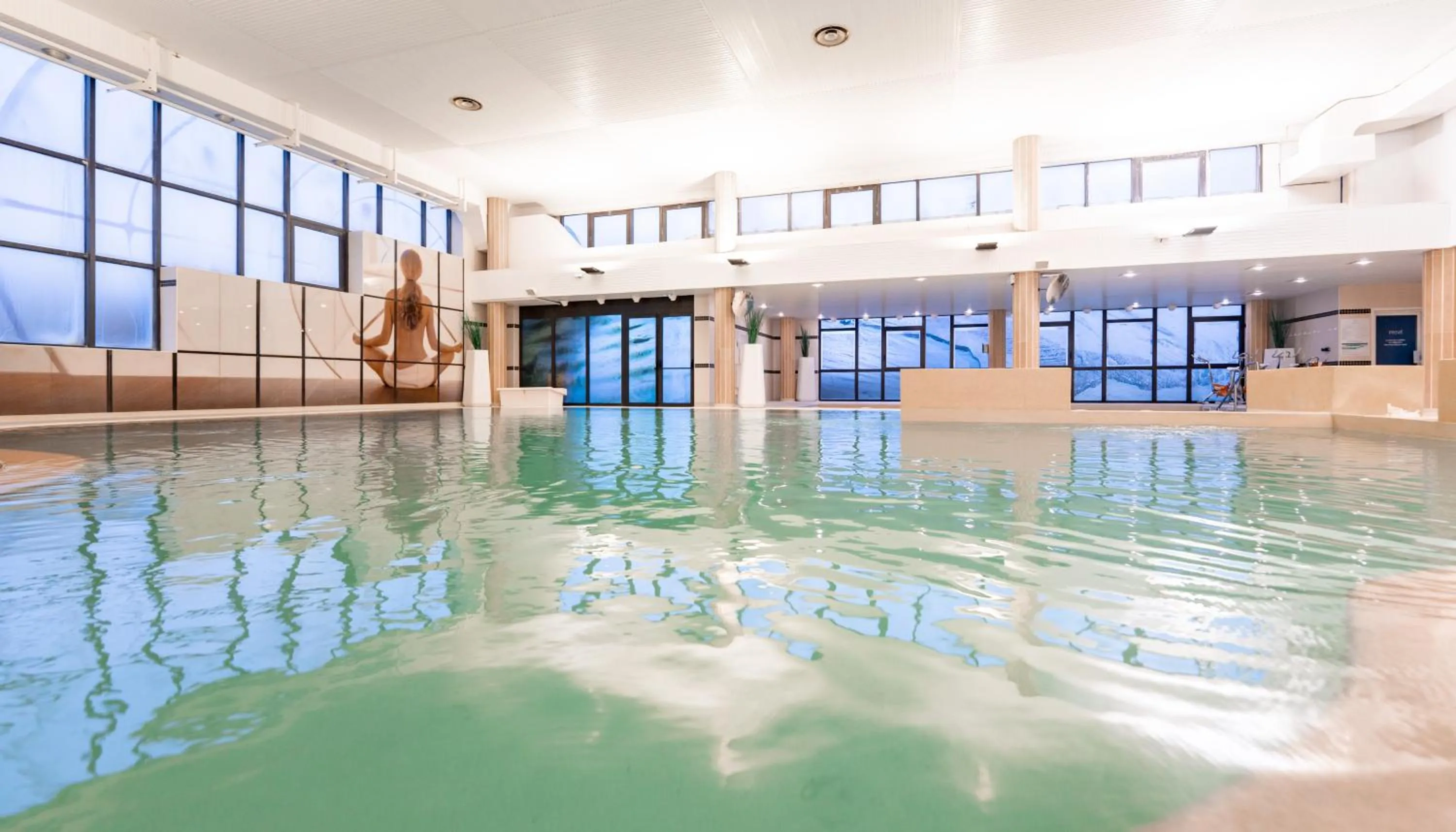 Swimming pool in Thalazur Ouistreham - Hôtel & Spa