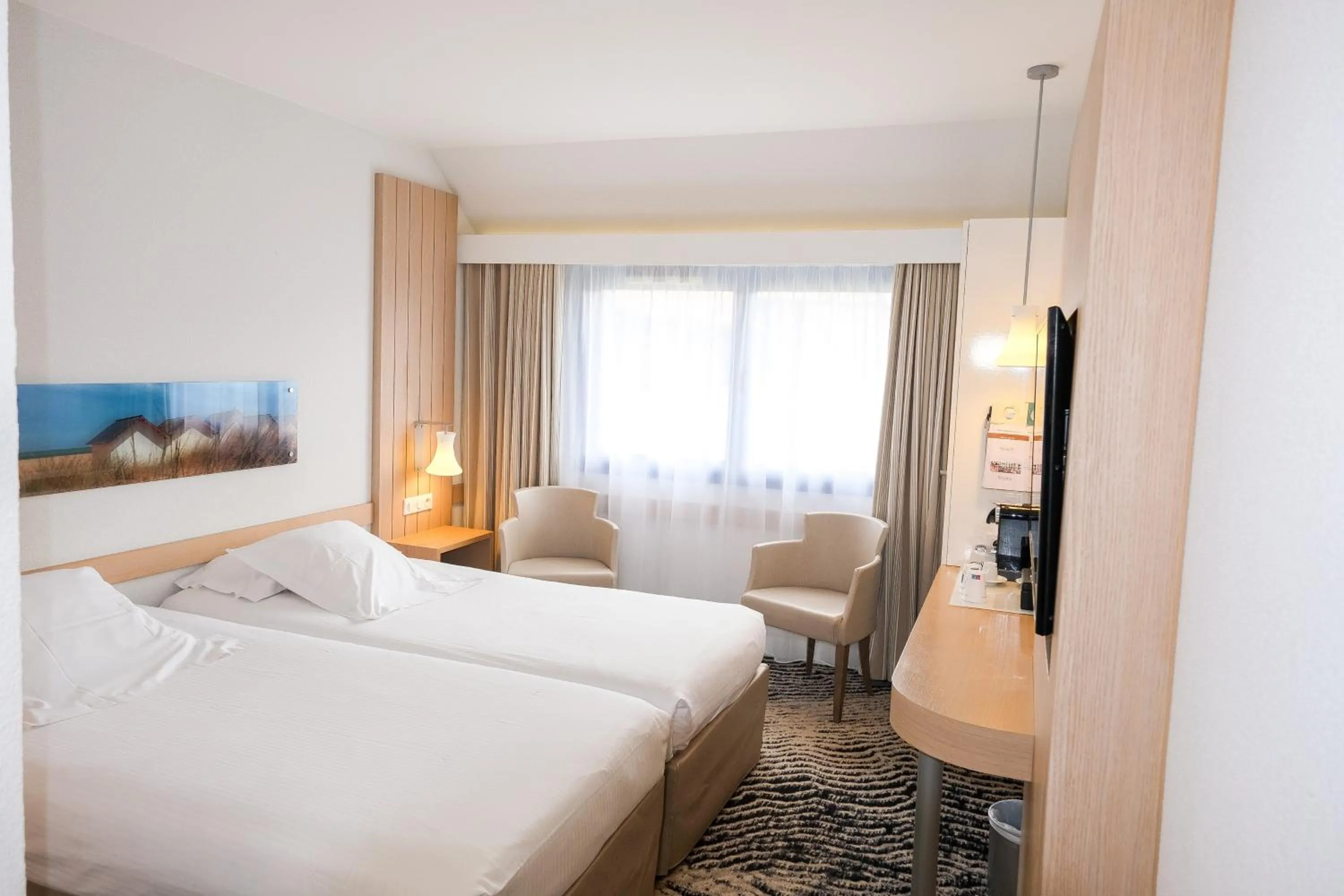 Twin Room with City View in Thalazur Ouistreham - Hôtel & Spa