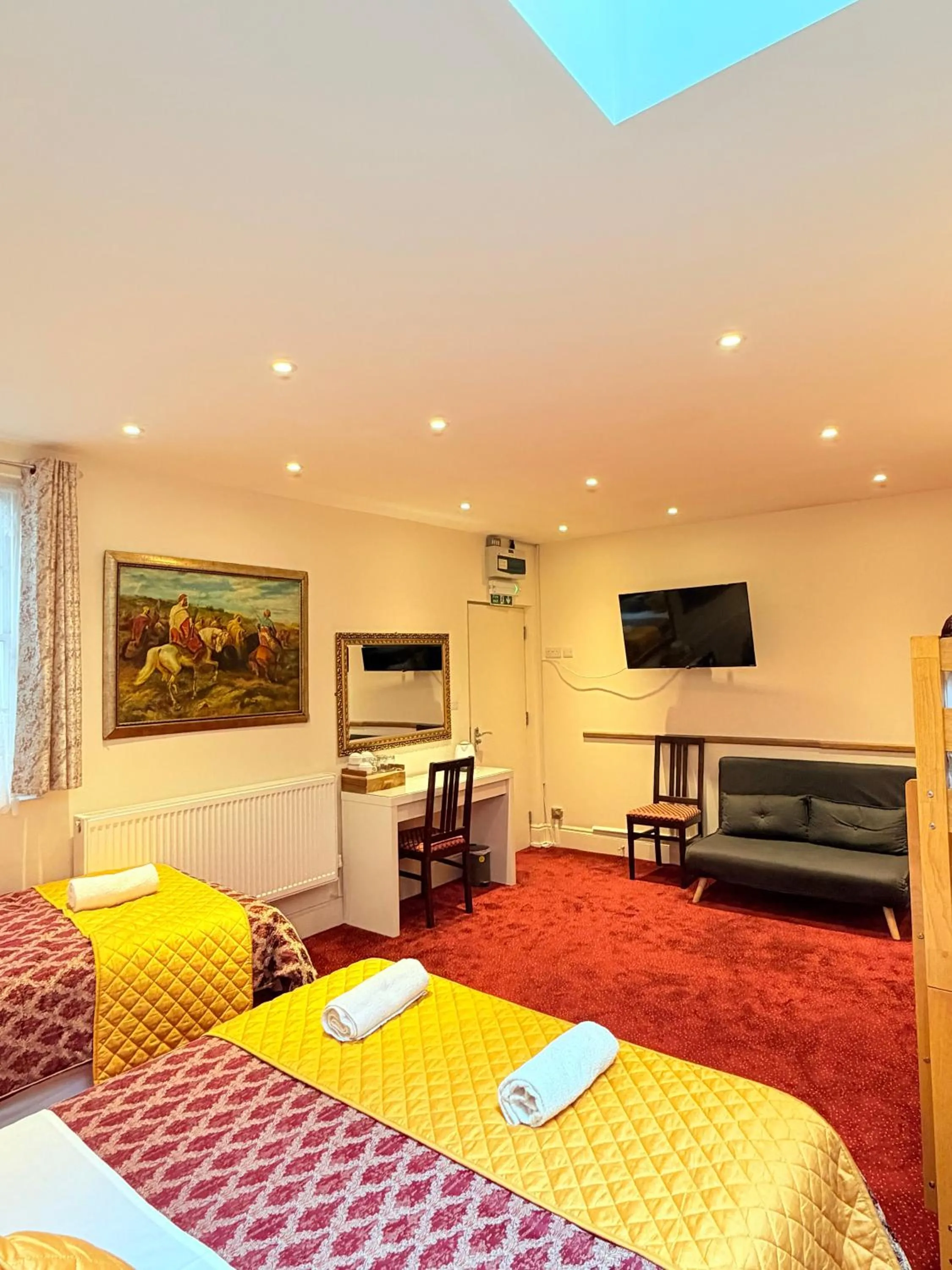 Bed in Albro House Hotel, London