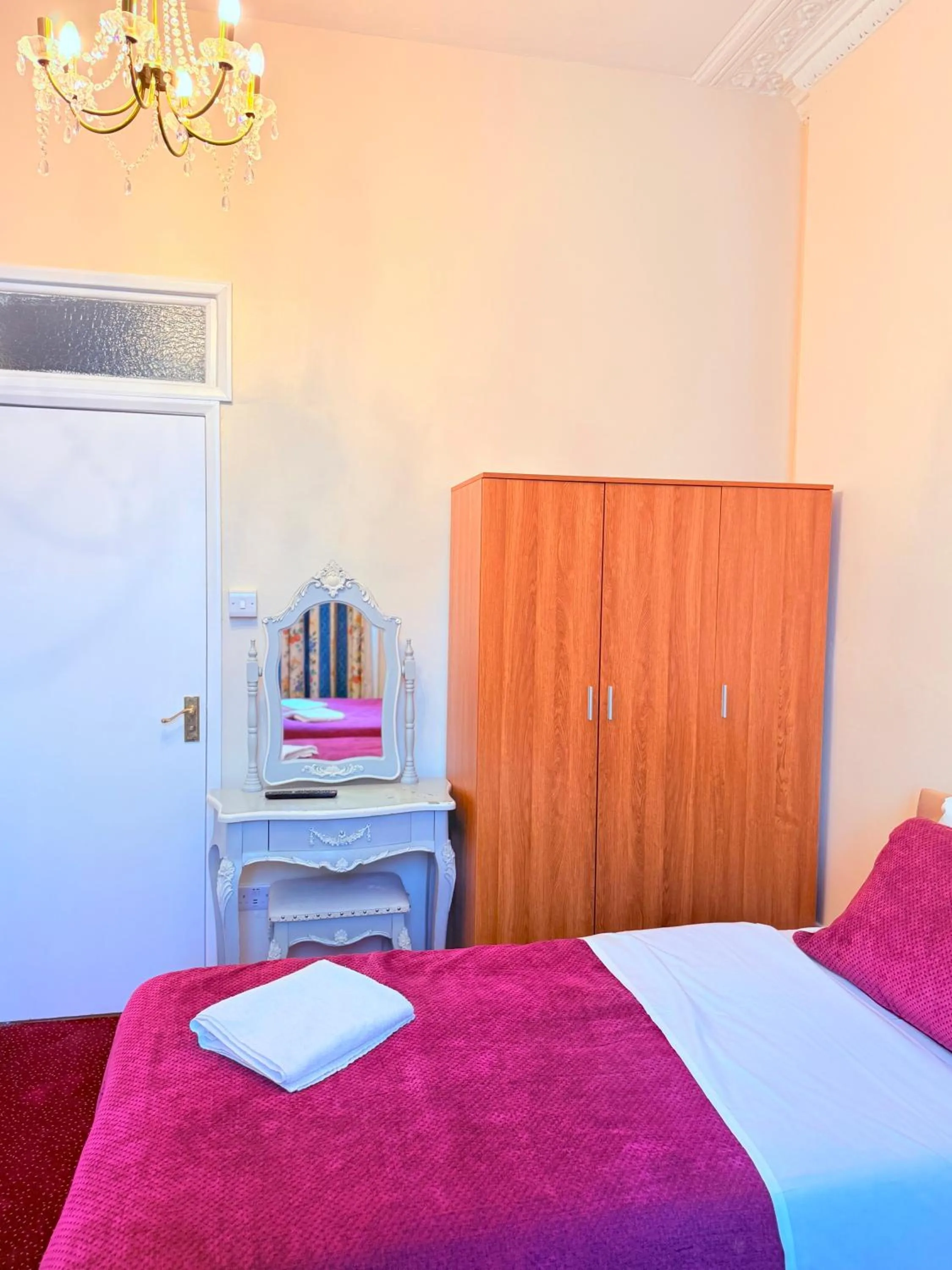 Bedroom, Bed in Albro House Hotel, London