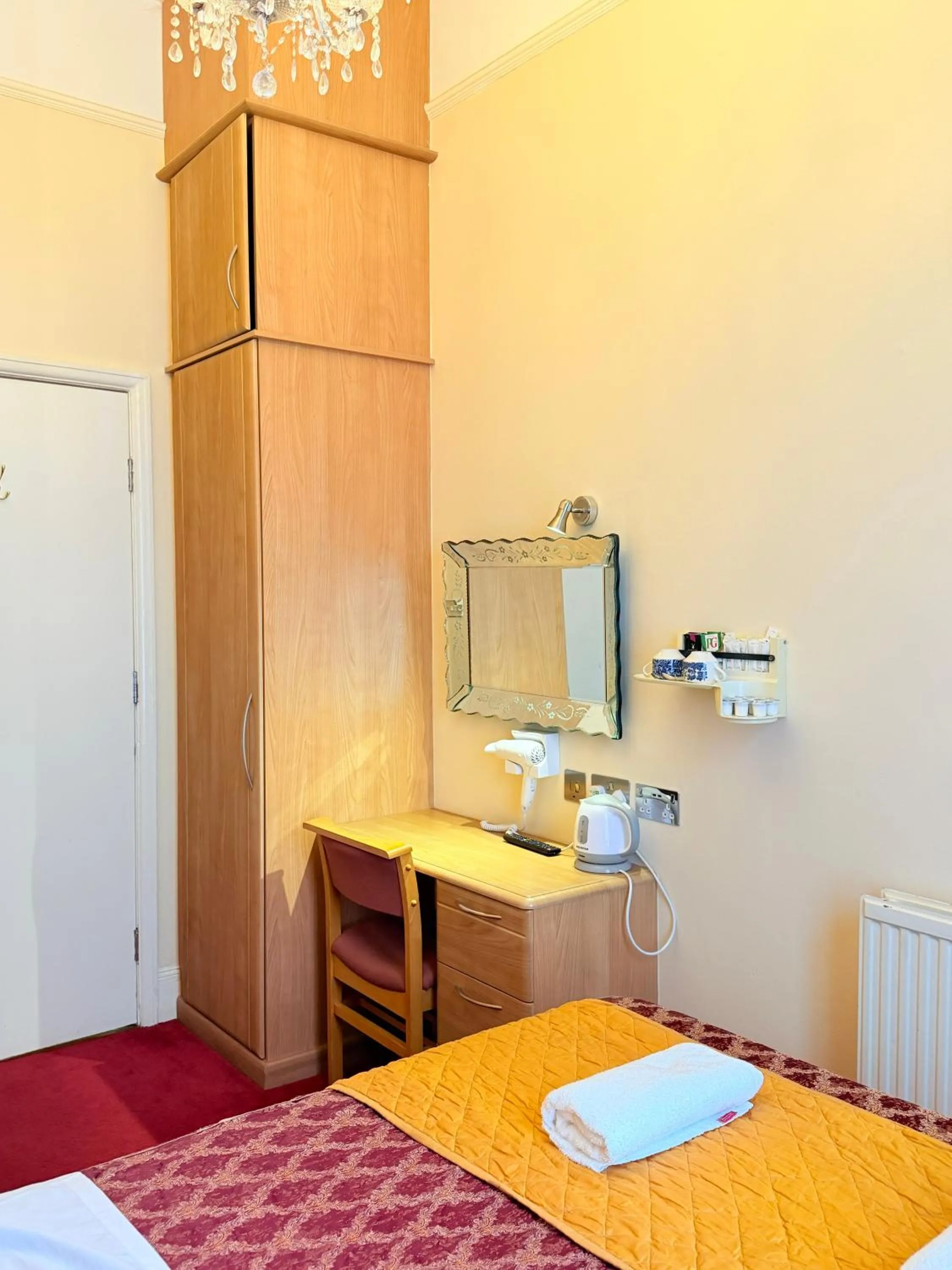 Bed in Albro House Hotel, London