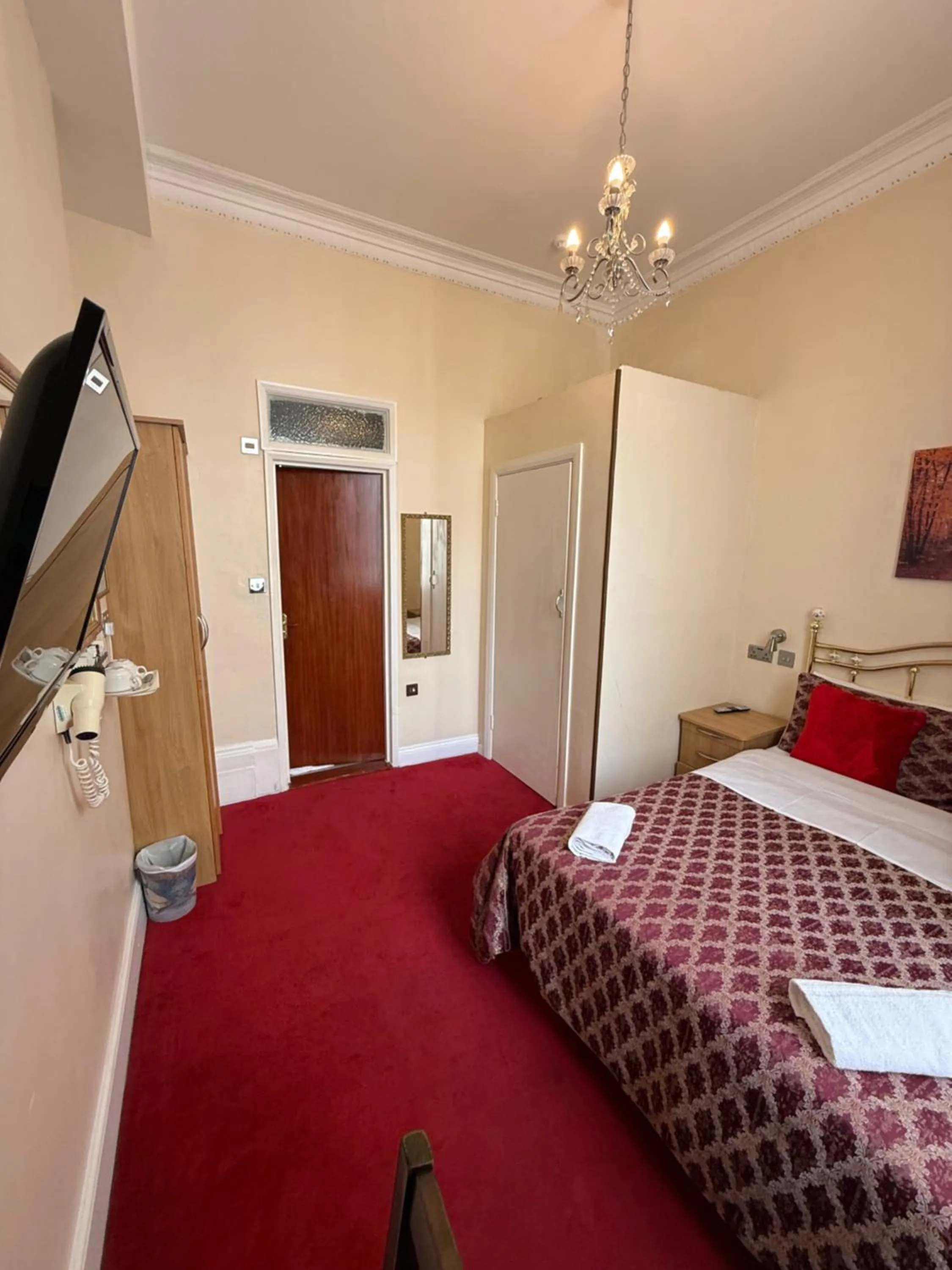 Bed in Albro House Hotel, London