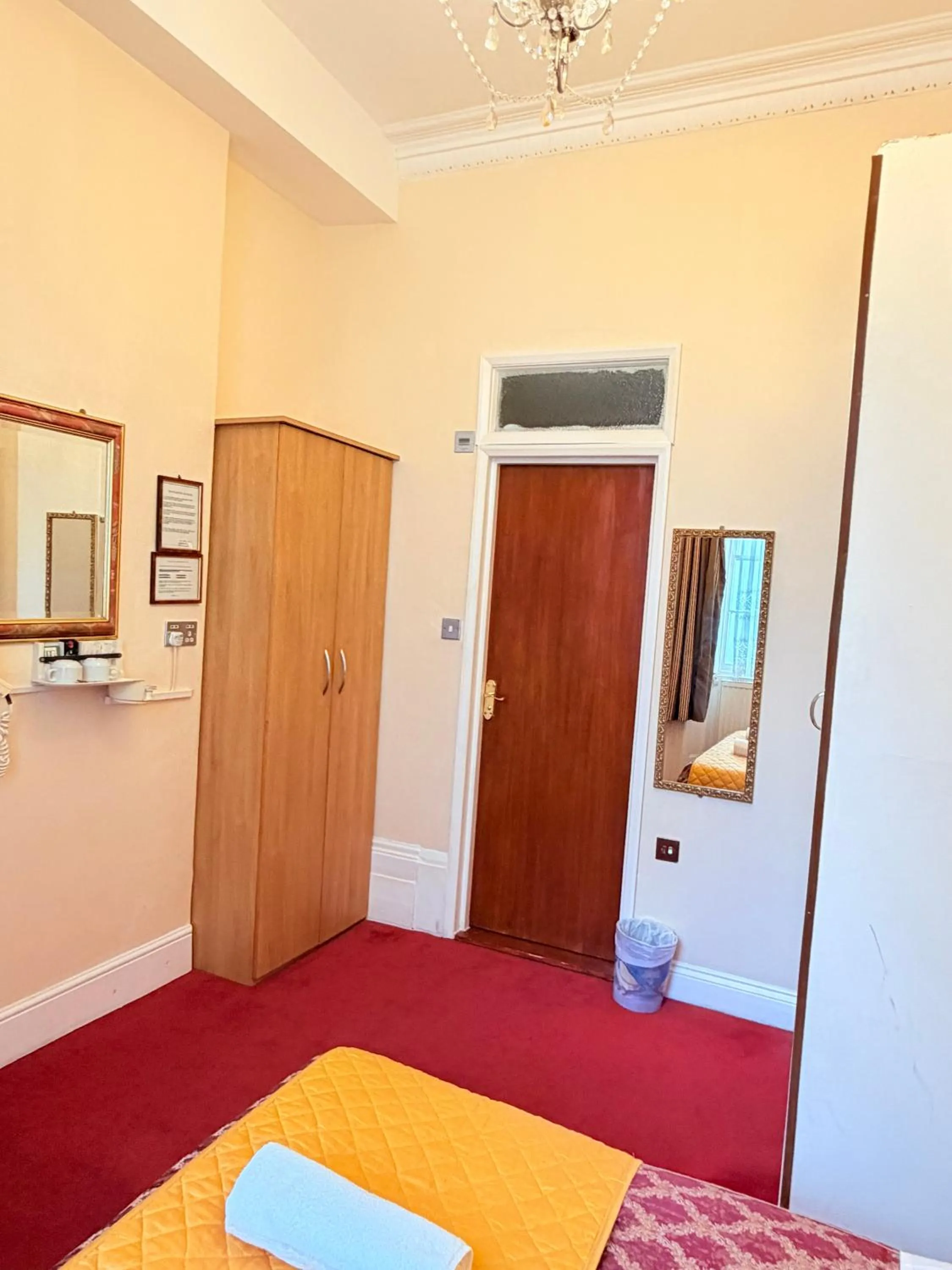 Bed in Albro House Hotel, London