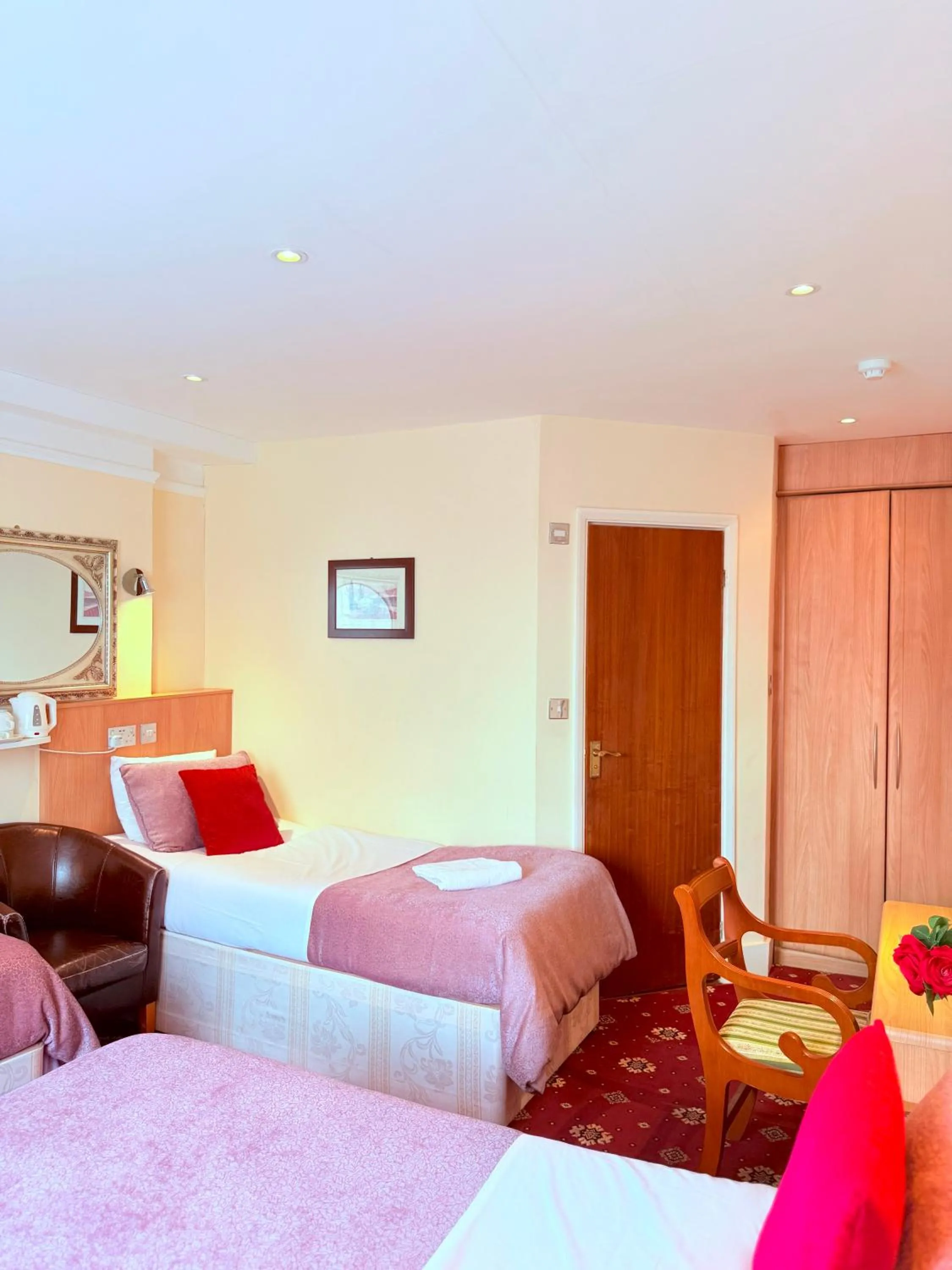 Bedroom, Bed in Albro House Hotel, London