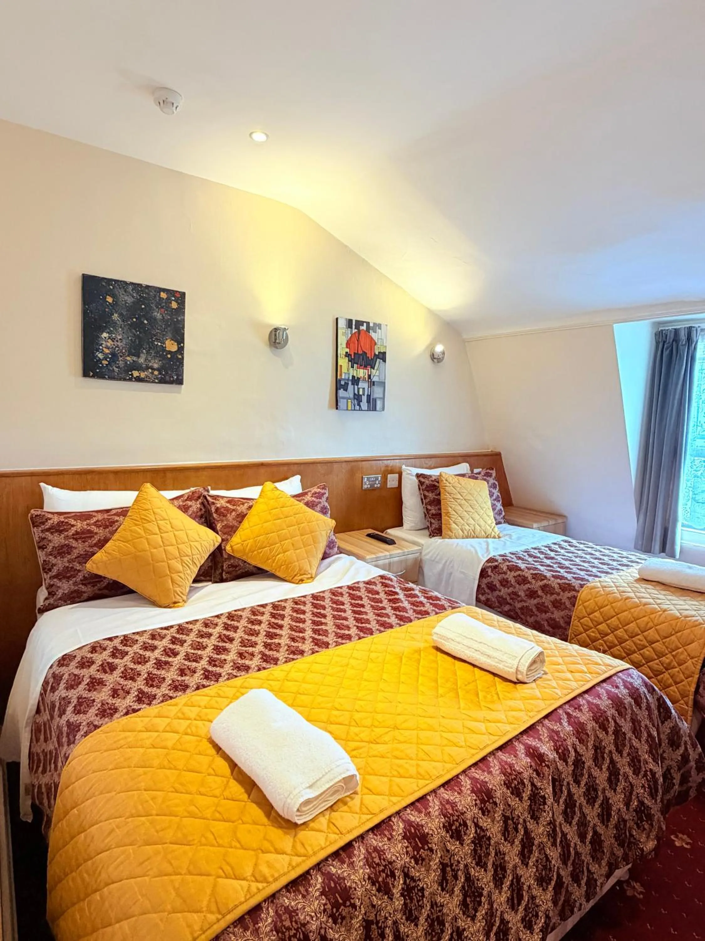 Bed in Albro House Hotel, London