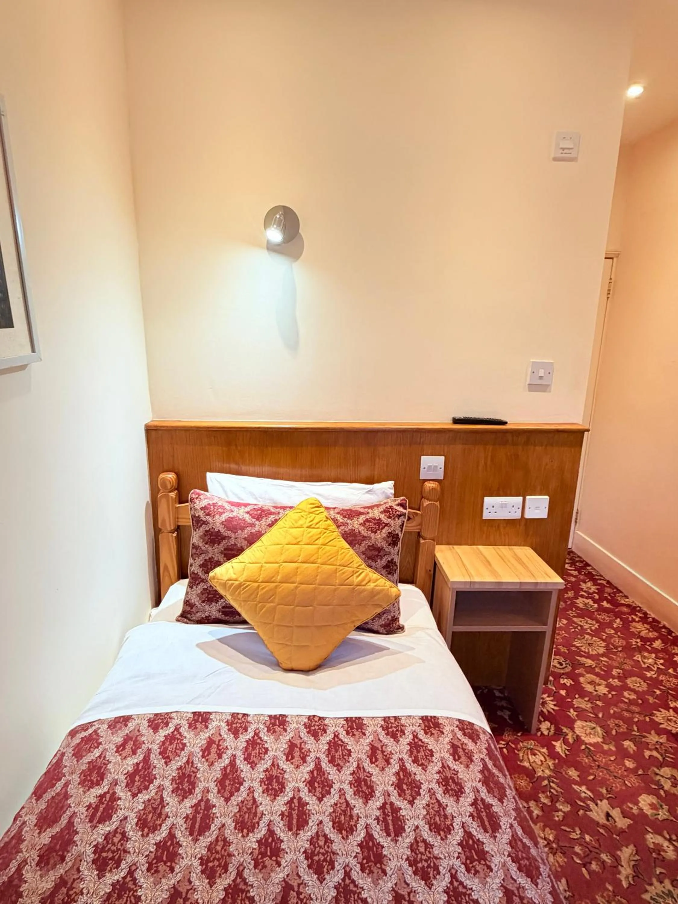 Bed in Albro House Hotel, London