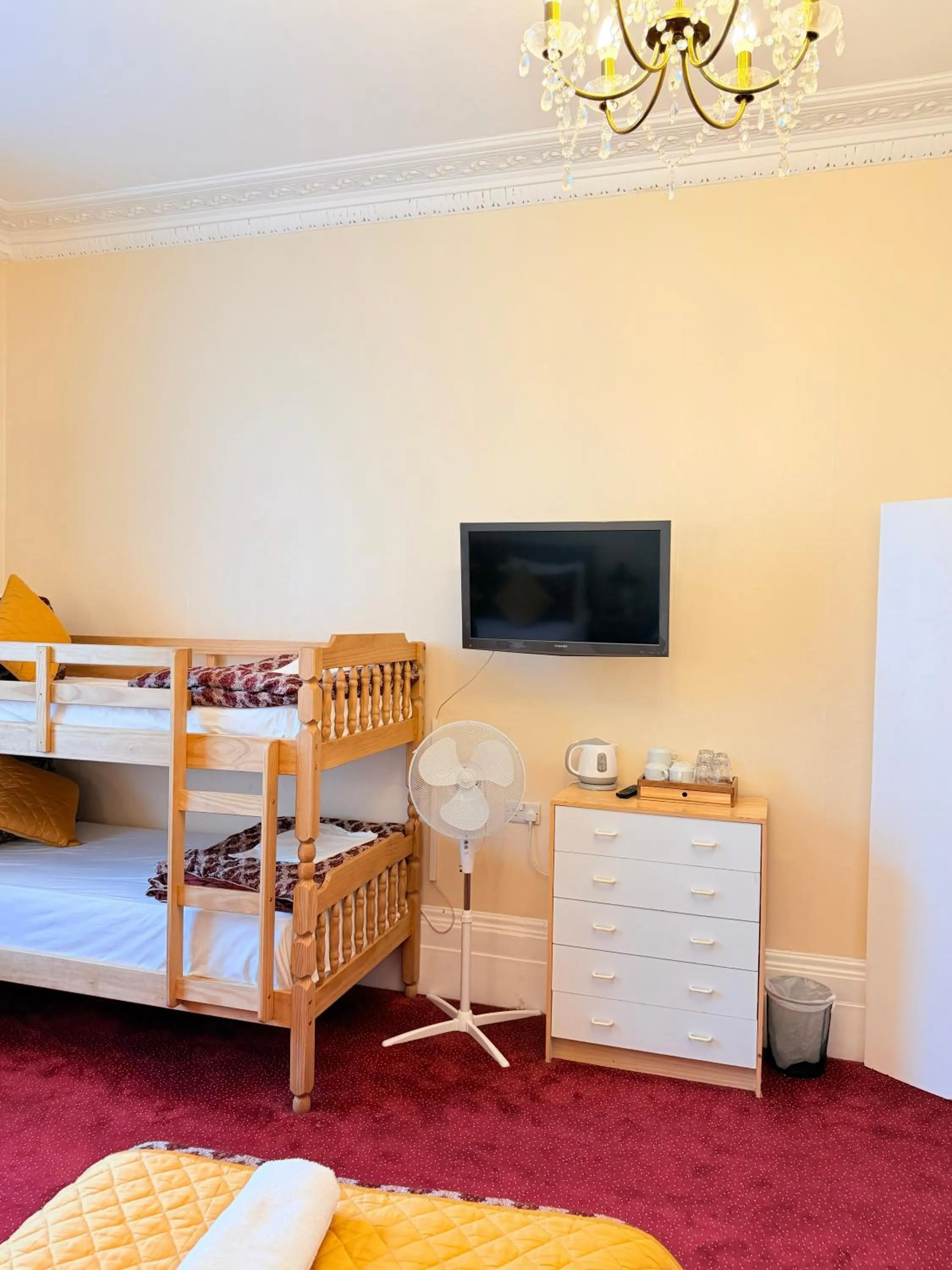 Bed in Albro House Hotel, London