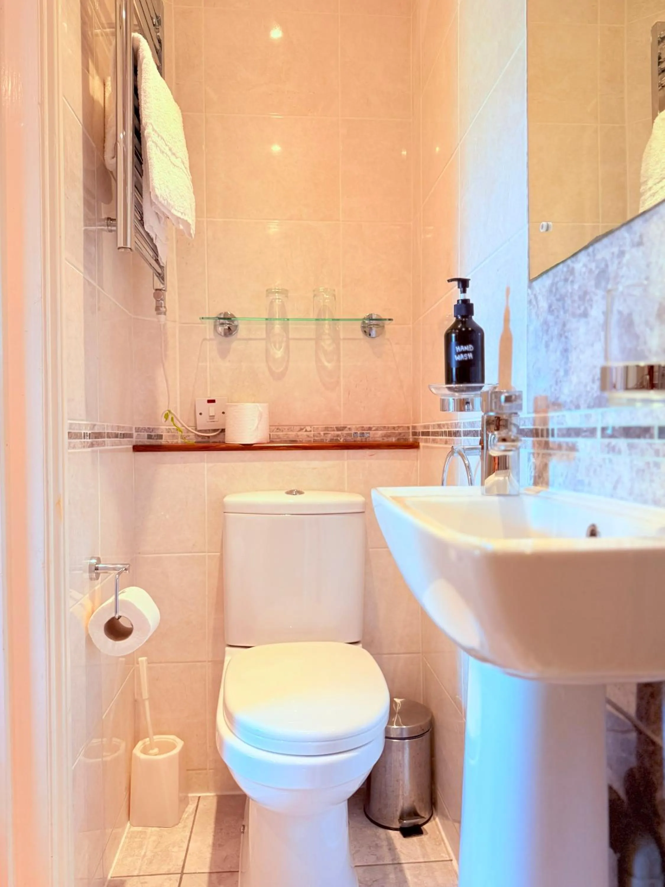 Toilet in Albro House Hotel, London