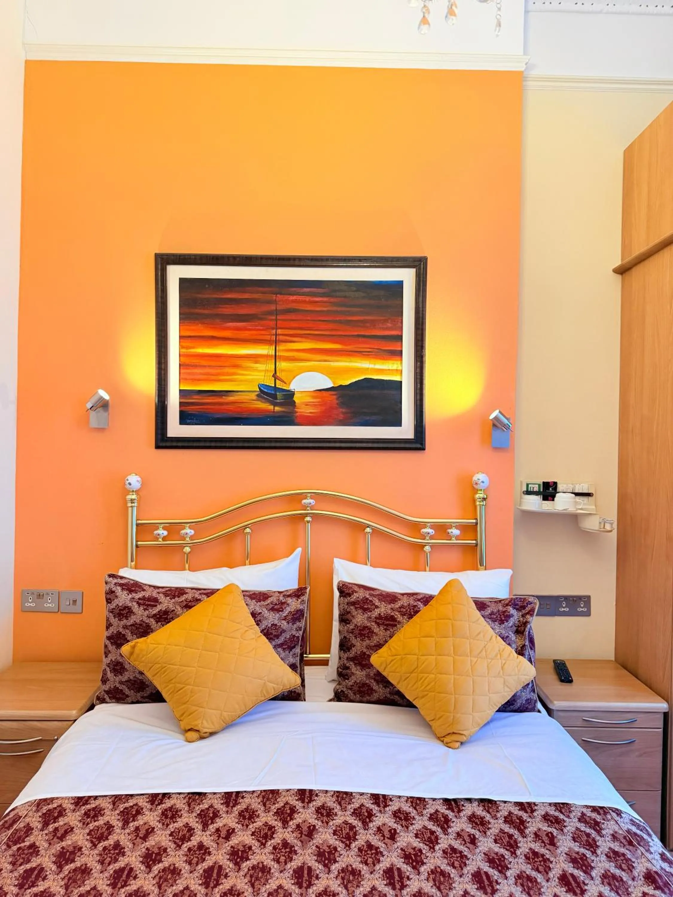 Bed in Albro House Hotel, London