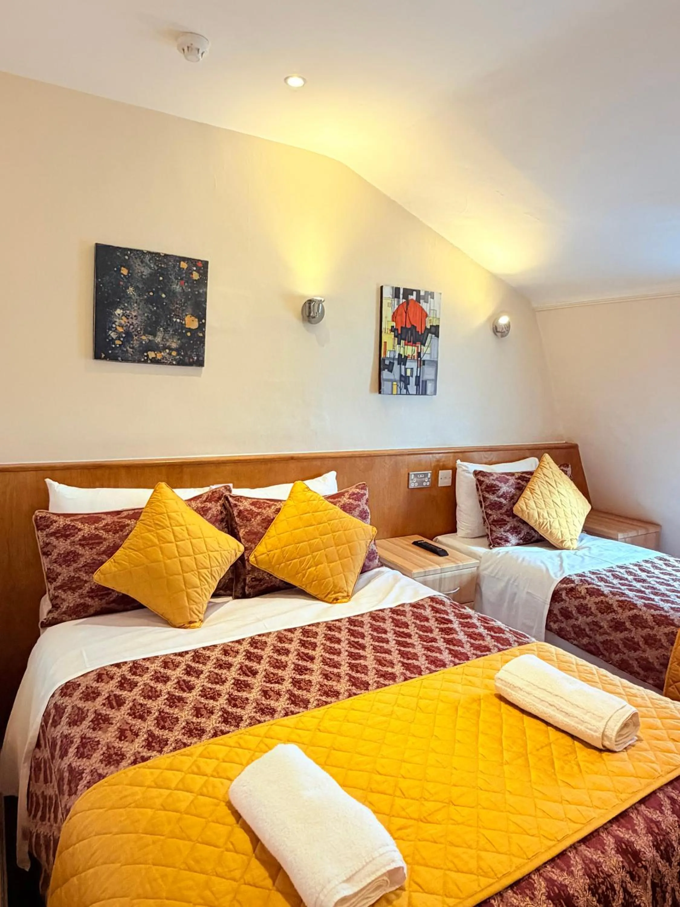 Bed in Albro House Hotel, London