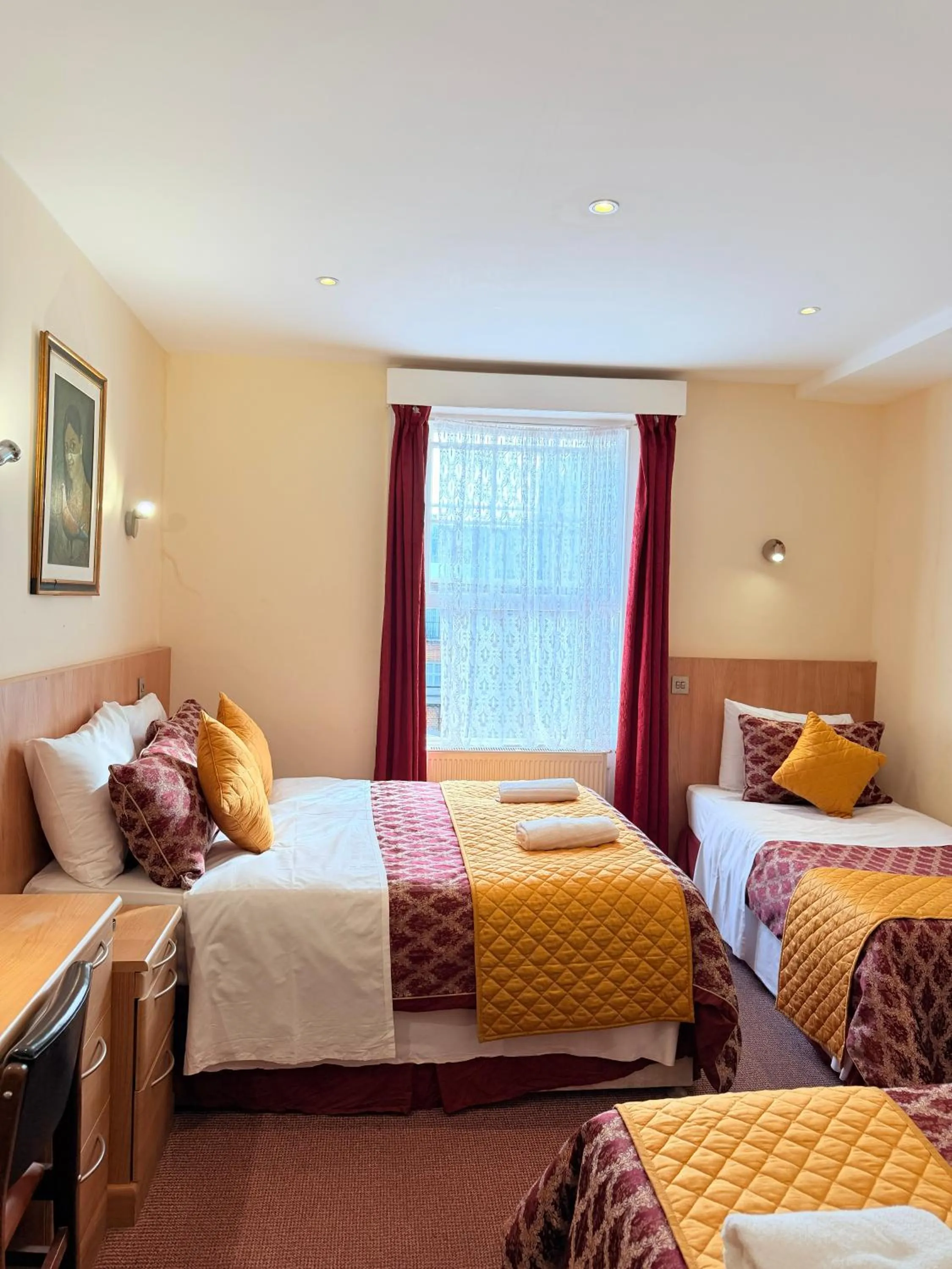 Bed in Albro House Hotel, London