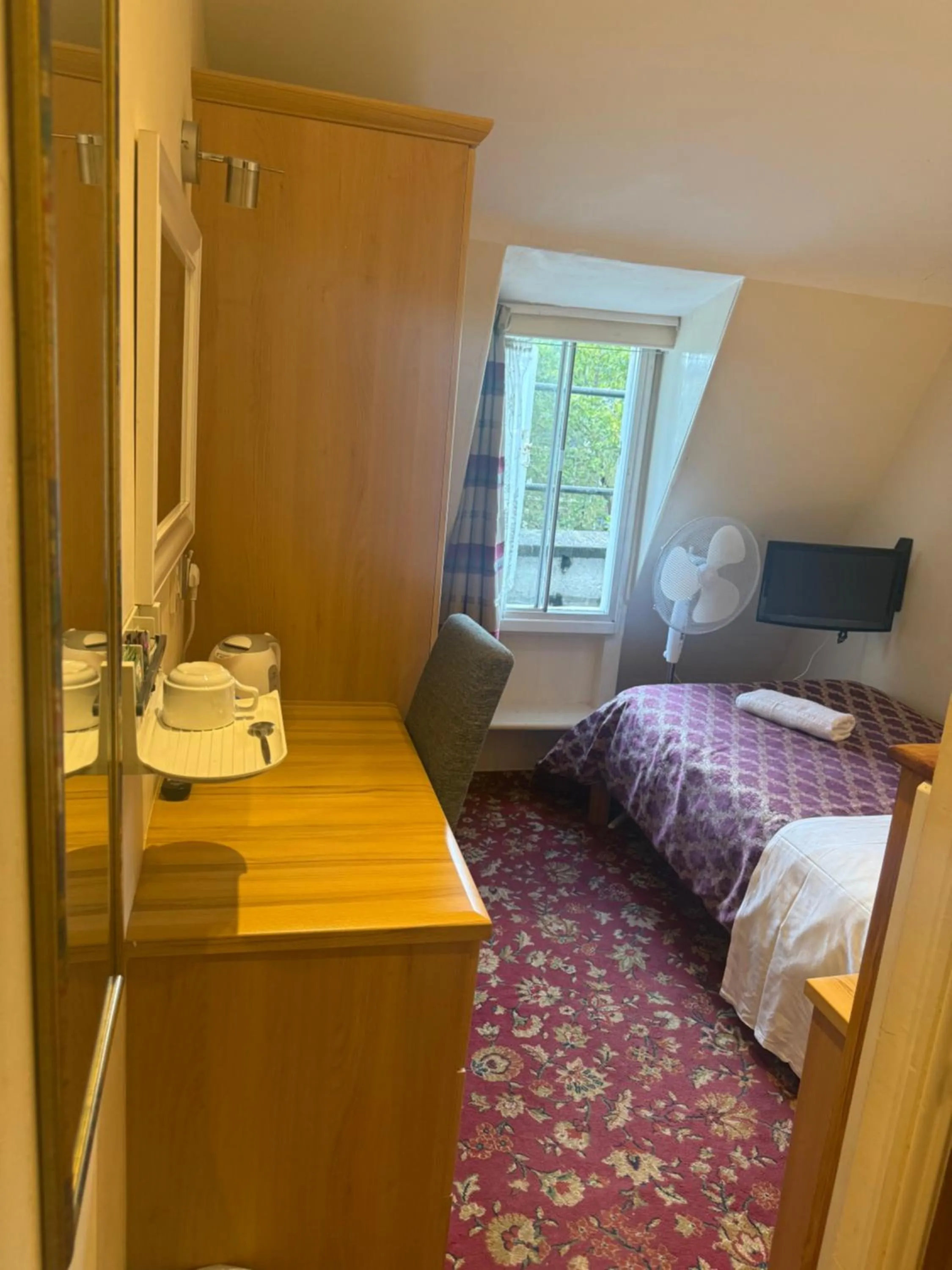 Bed in Albro House Hotel, London