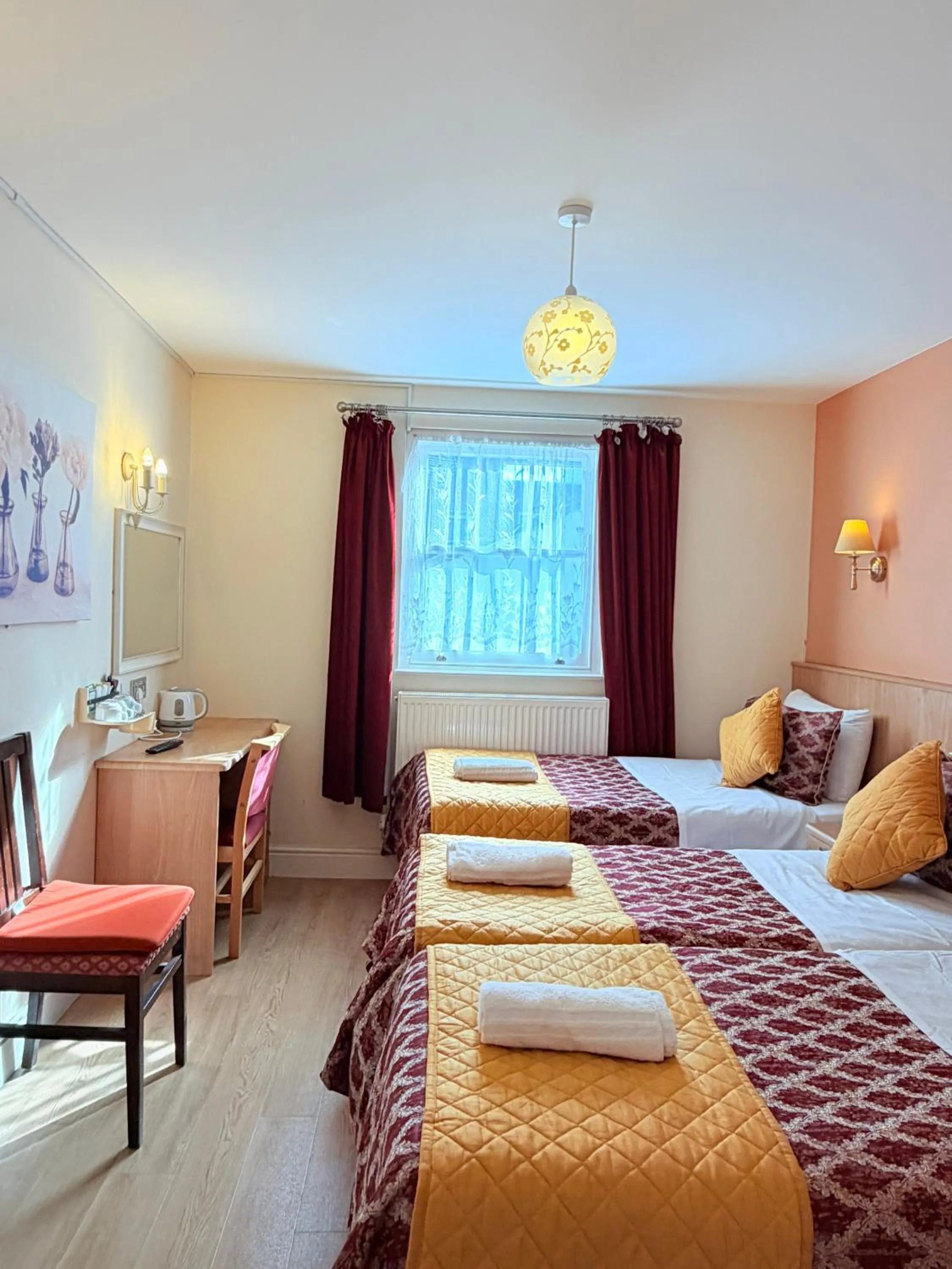 Bed in Albro House Hotel, London