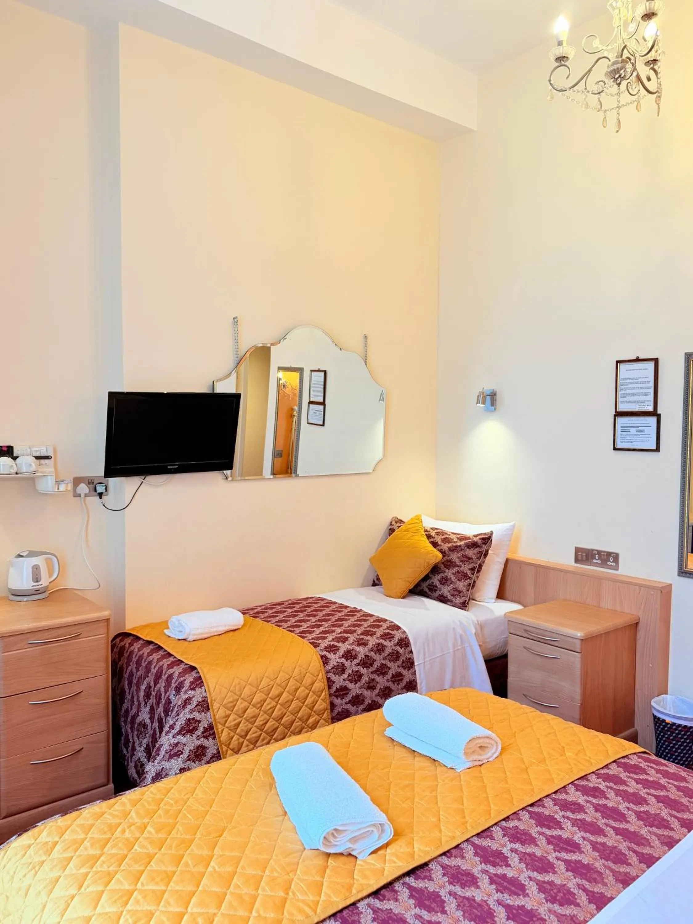 Bed in Albro House Hotel, London