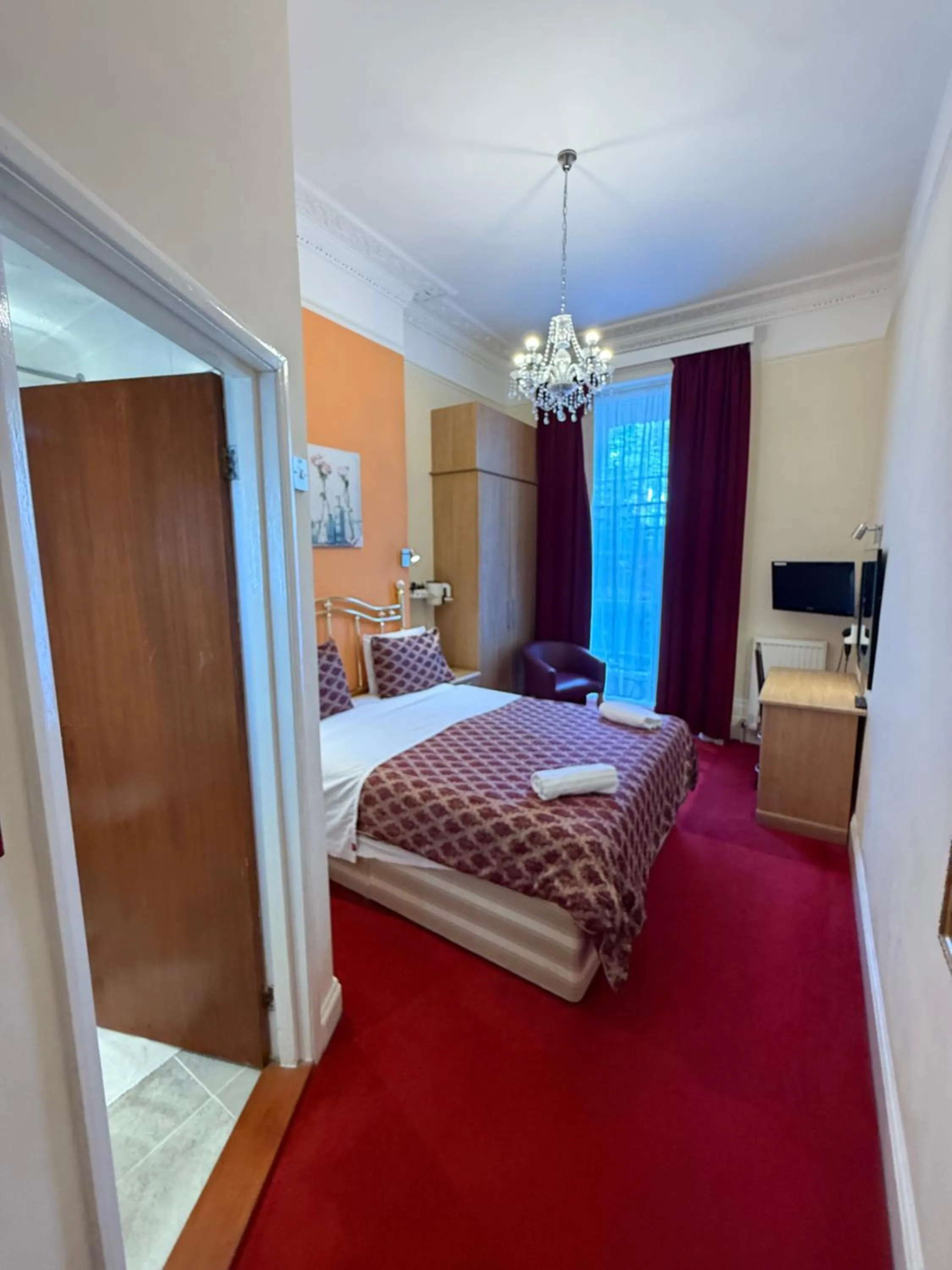 Bed in Albro House Hotel, London