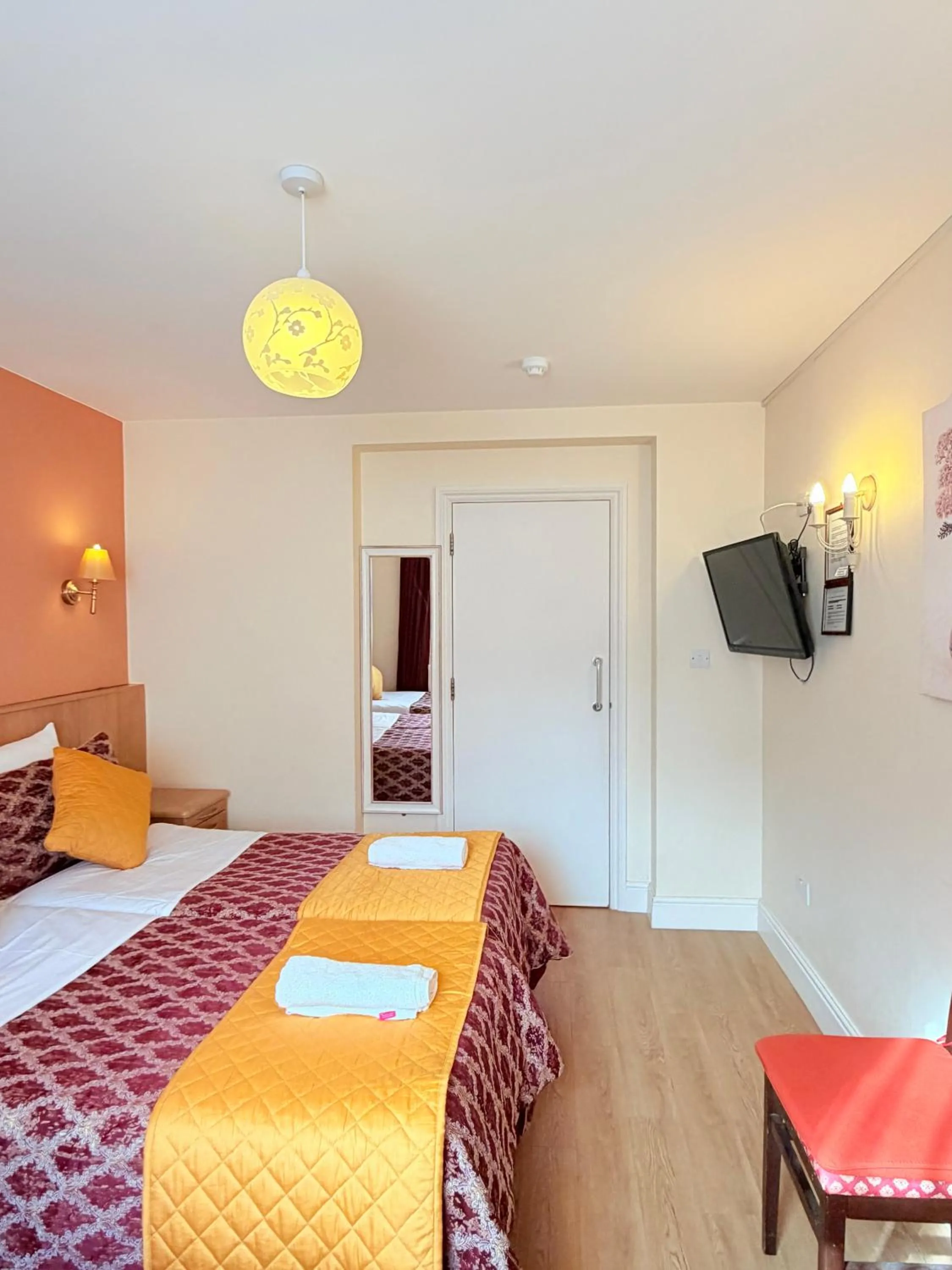 Bed in Albro House Hotel, London