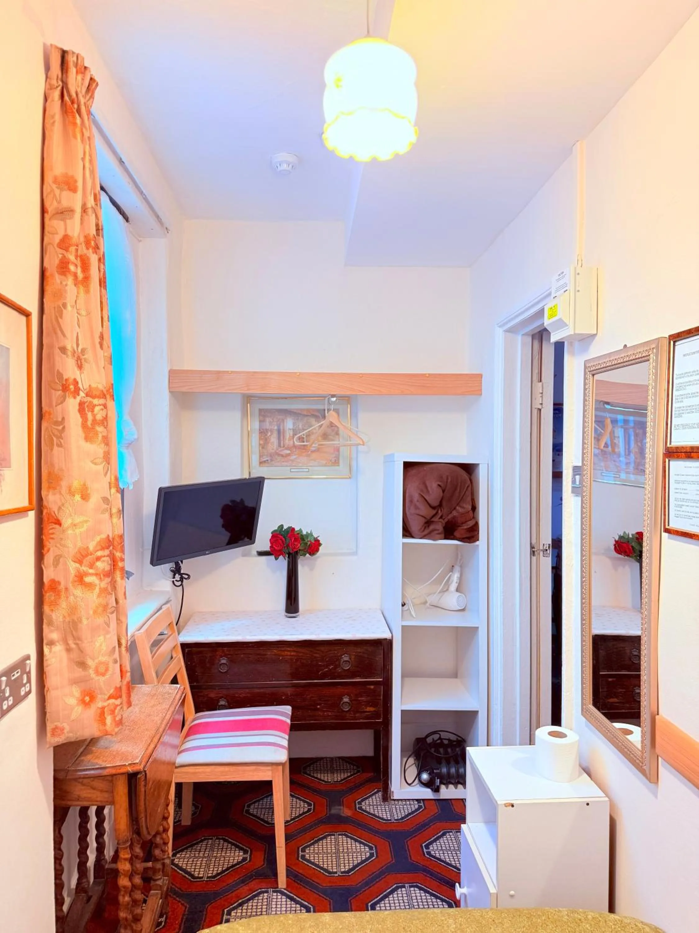 Bedroom in Albro House Hotel, London