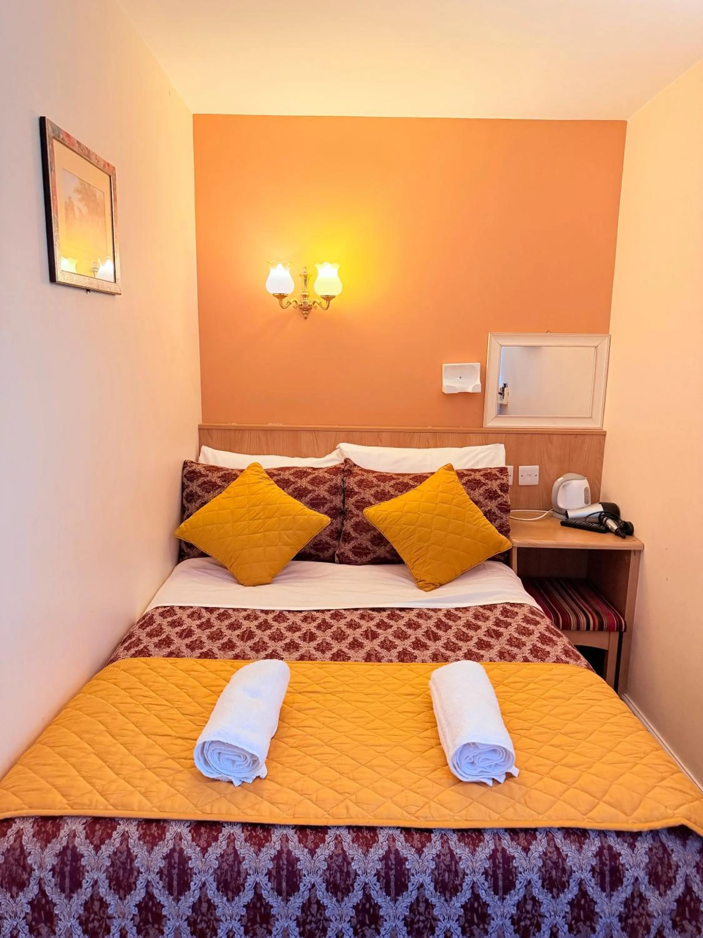 Bed in Albro House Hotel, London