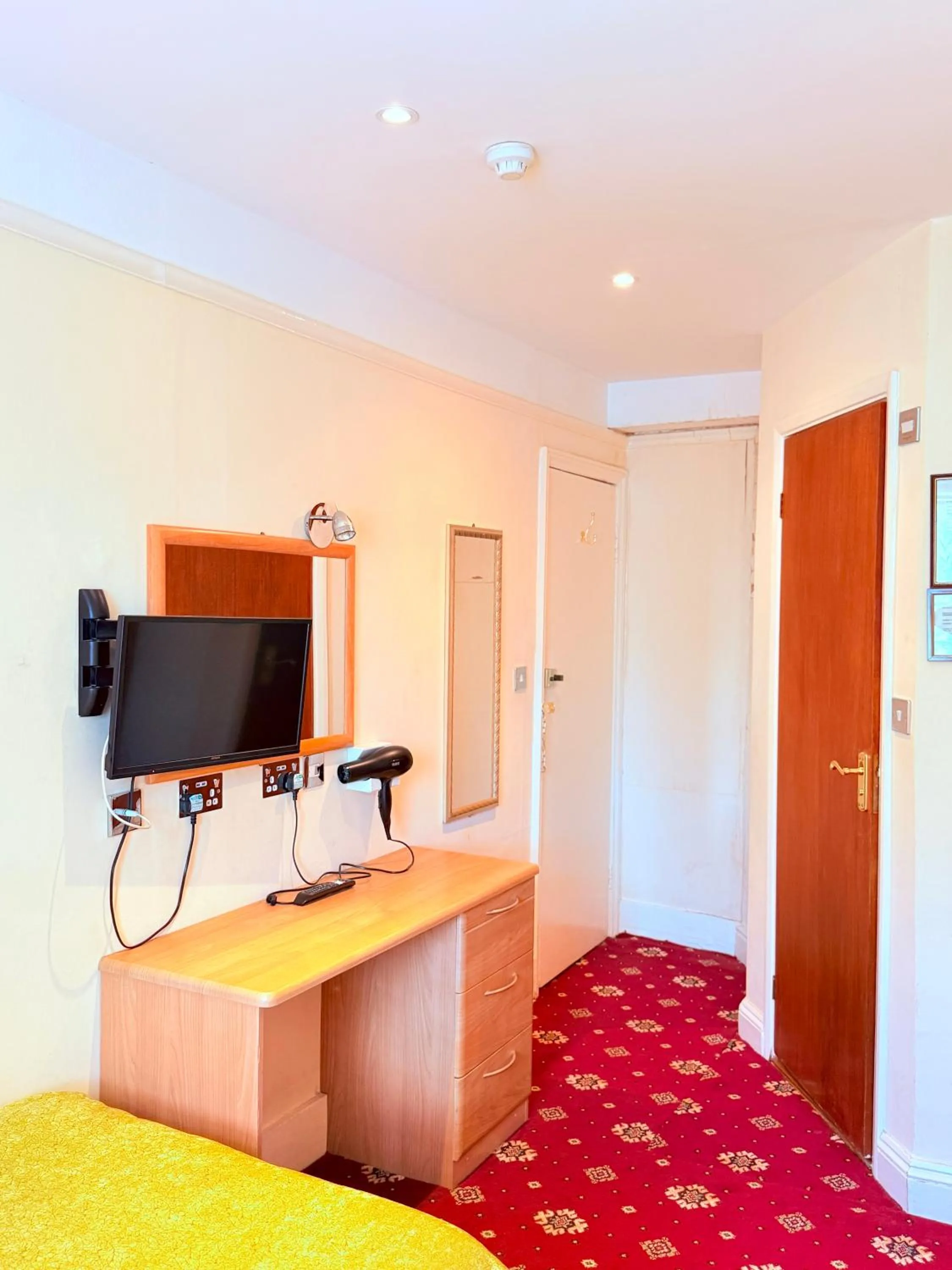 Bedroom, Bed in Albro House Hotel, London