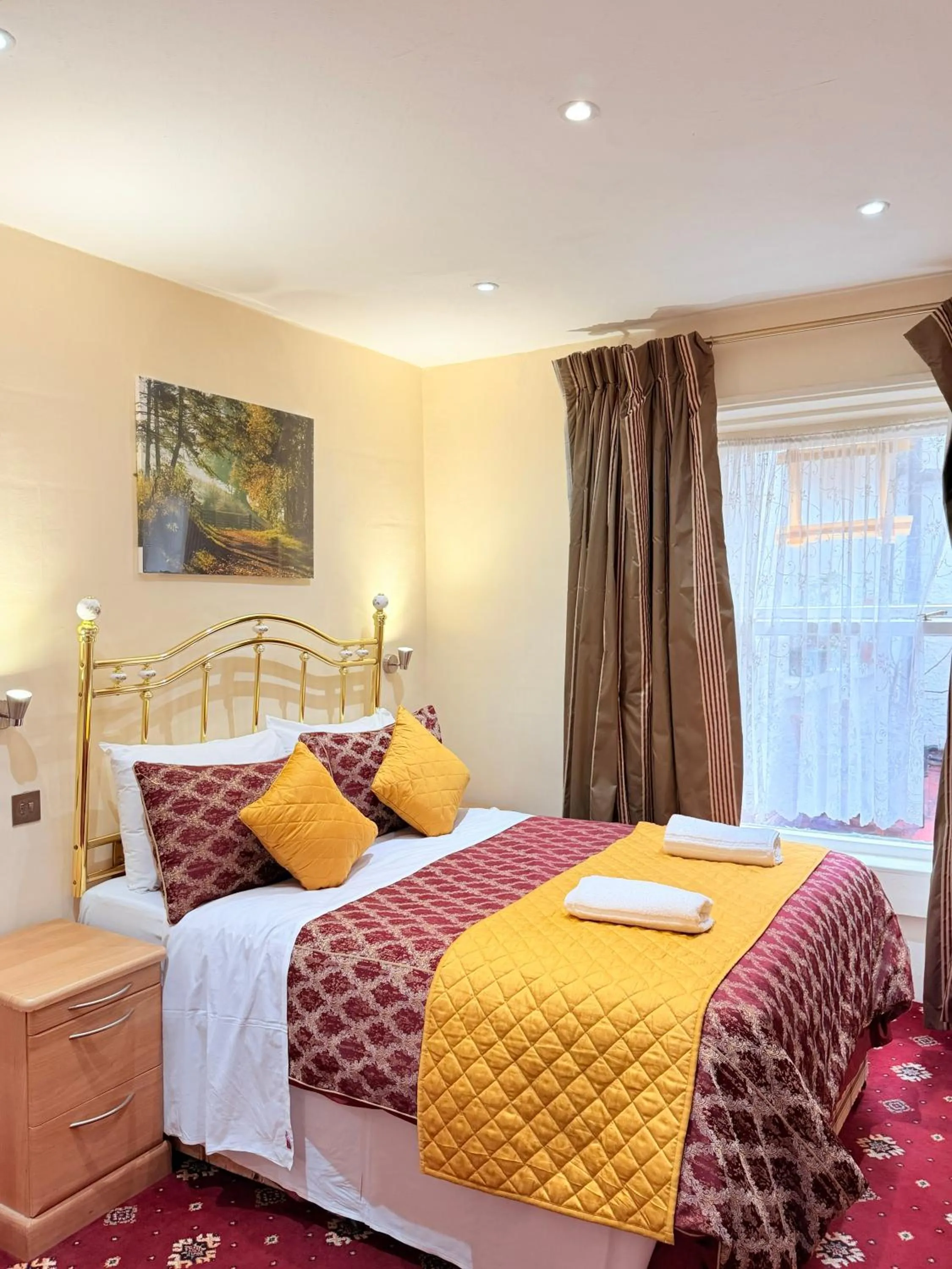 Bed in Albro House Hotel, London