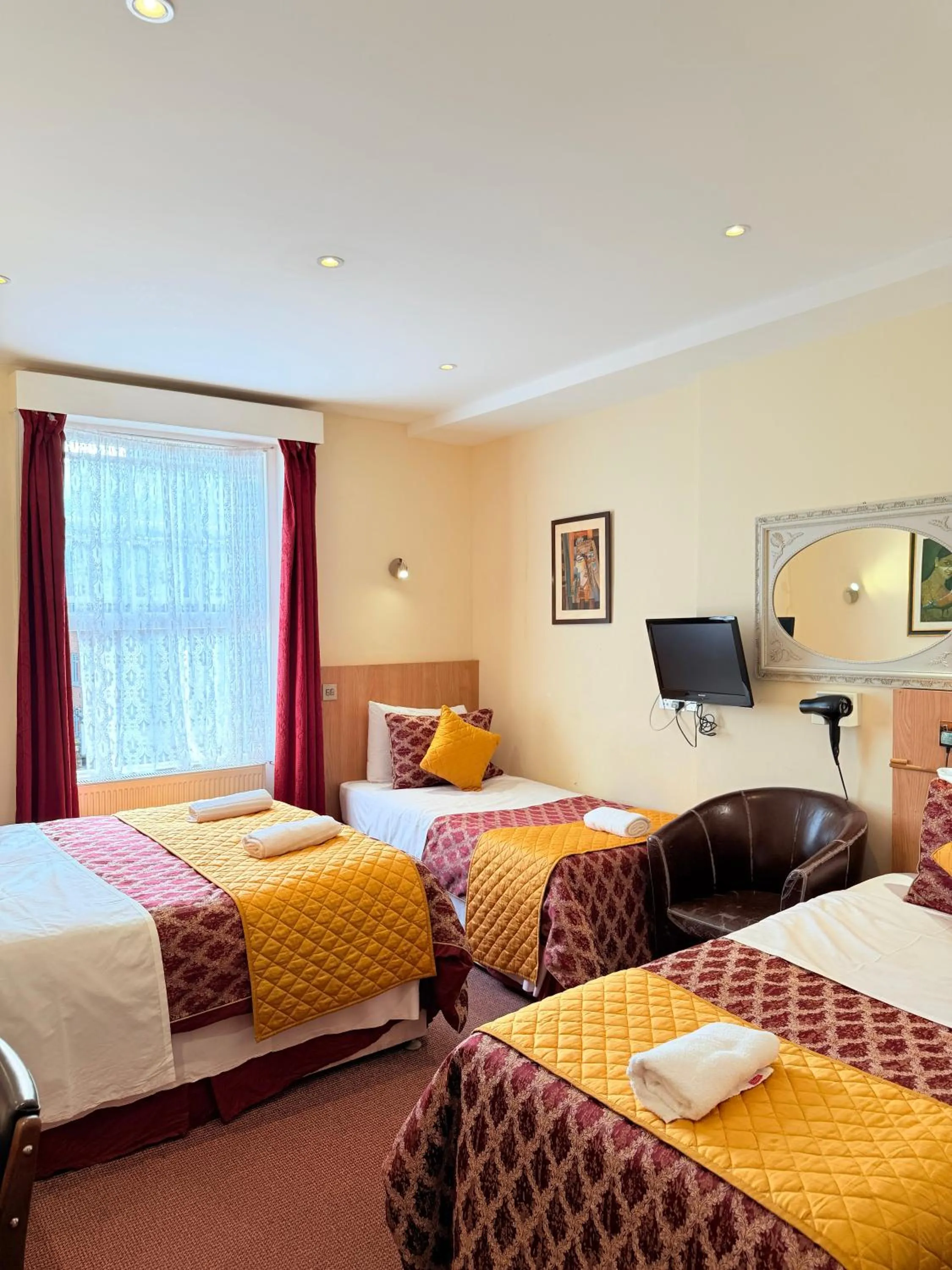 Bed in Albro House Hotel, London