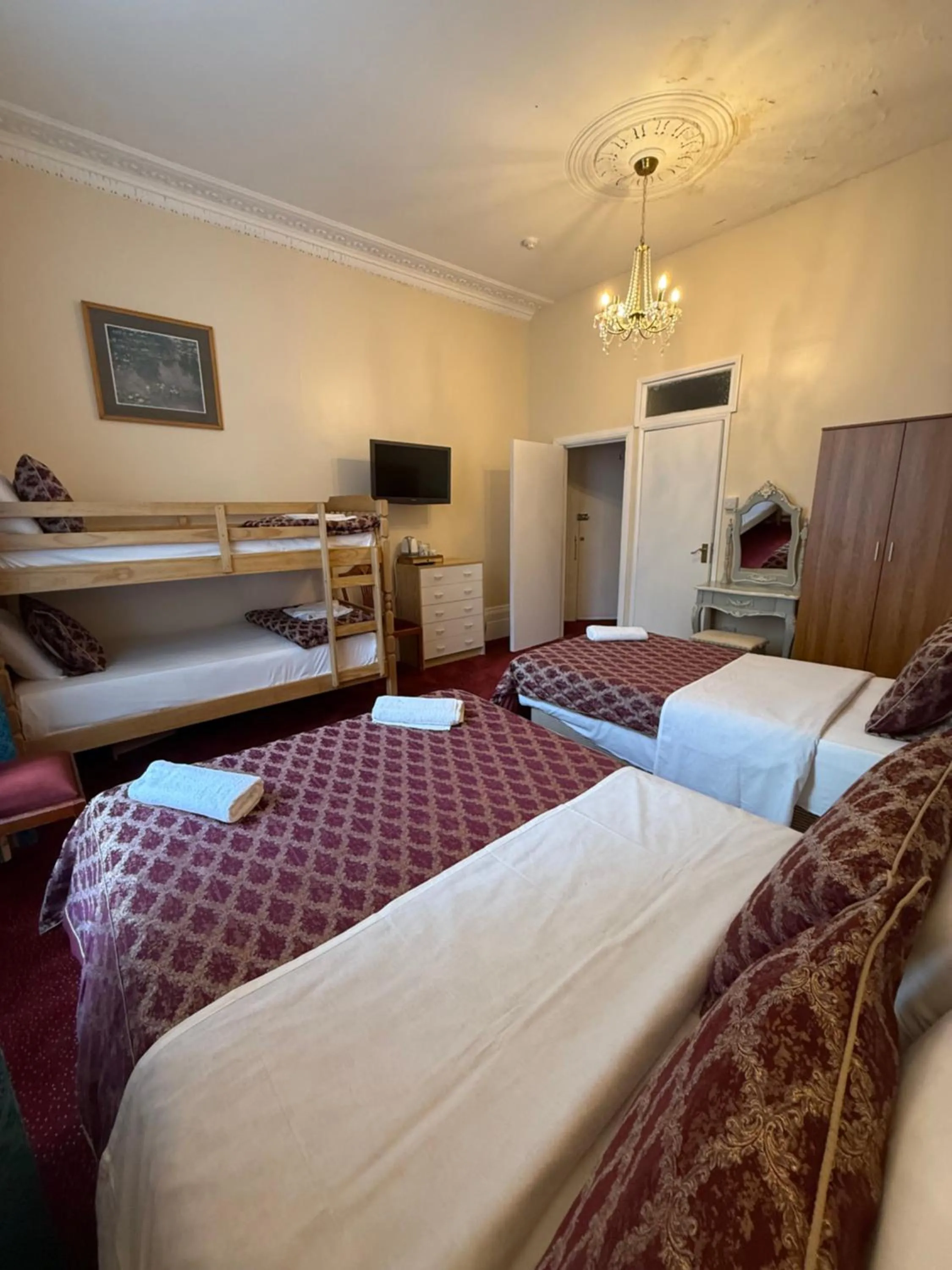 Bed in Albro House Hotel, London