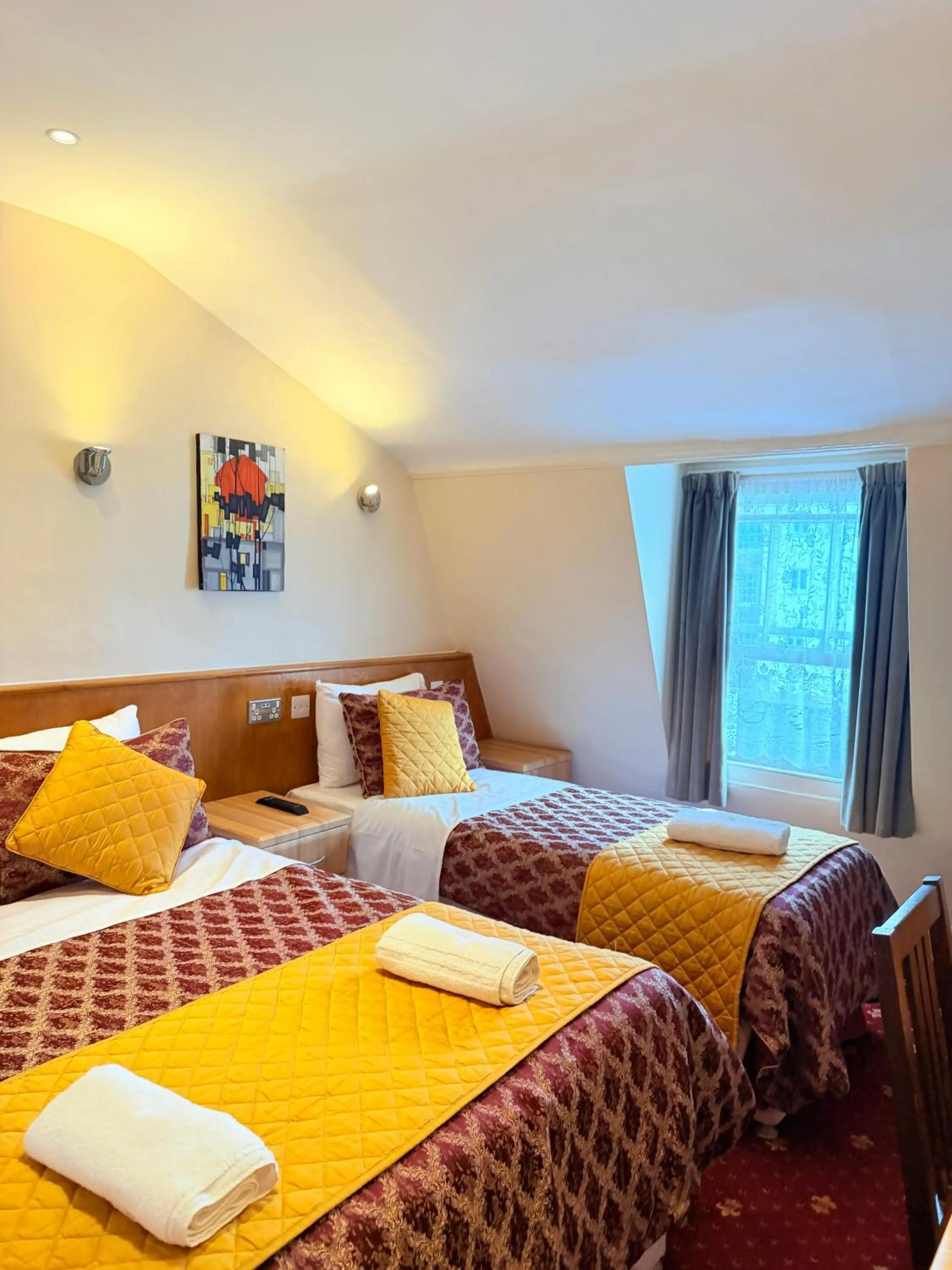 Bed in Albro House Hotel, London