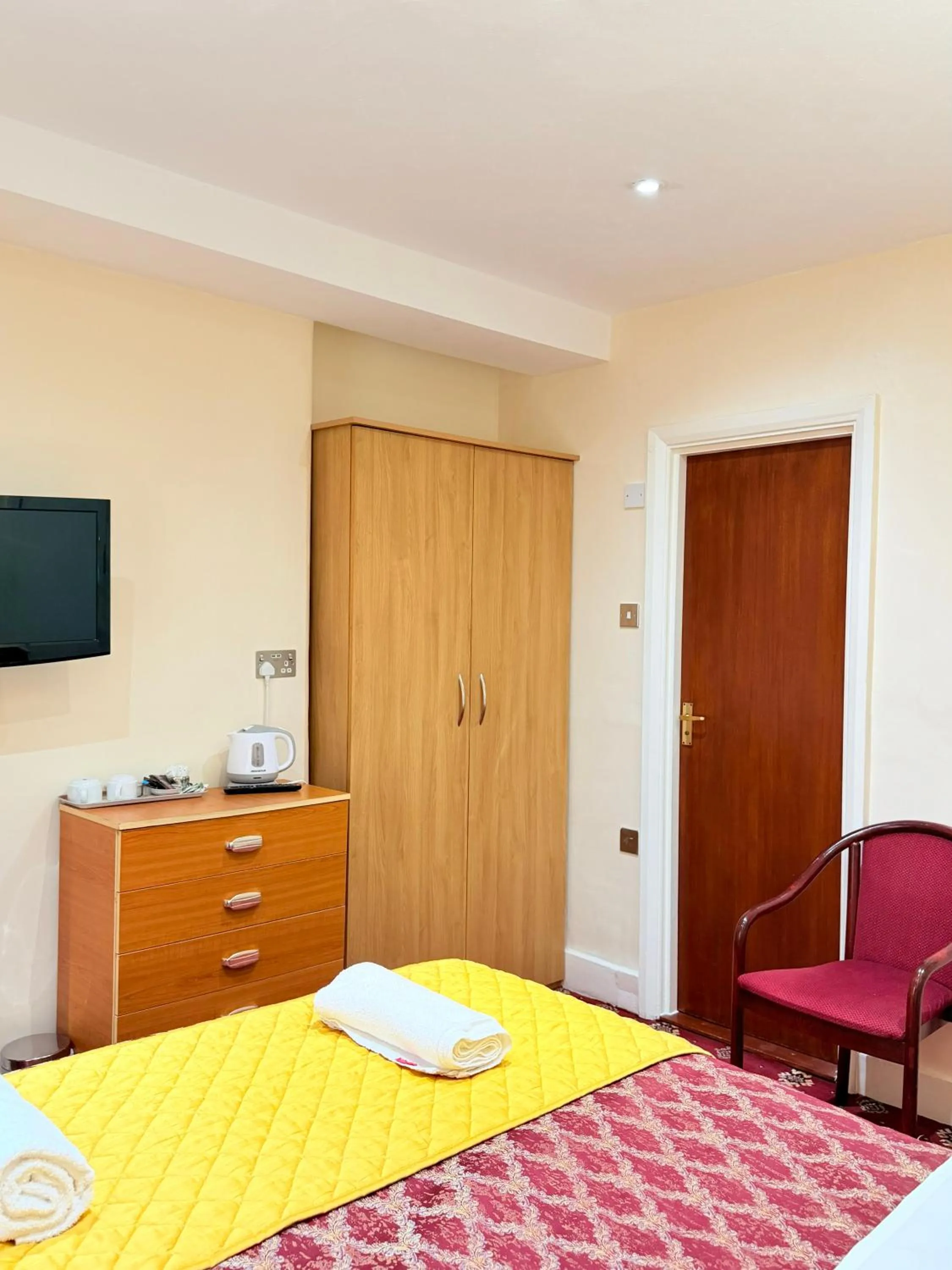 Bed in Albro House Hotel, London