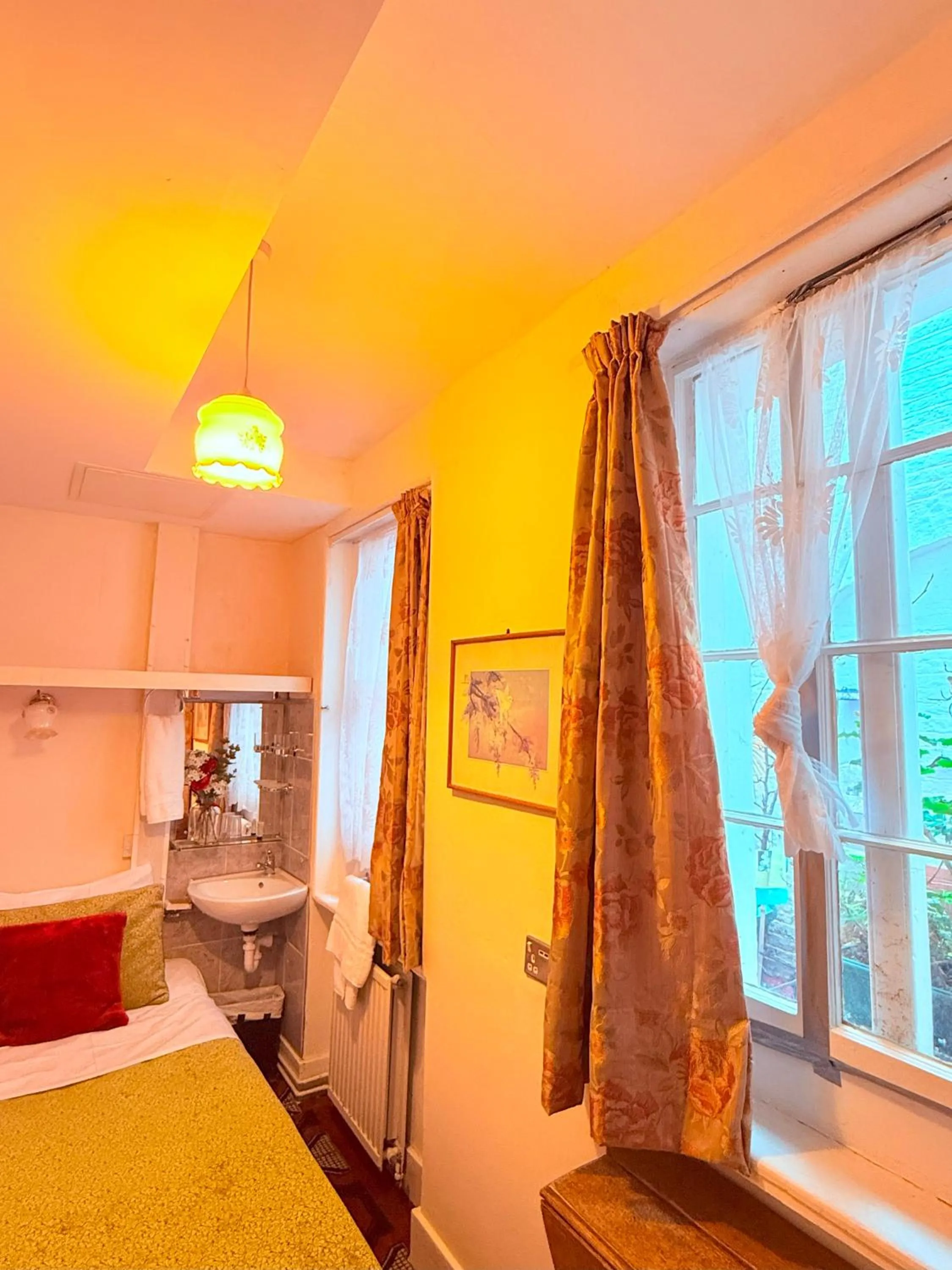 Bedroom, Bed in Albro House Hotel, London