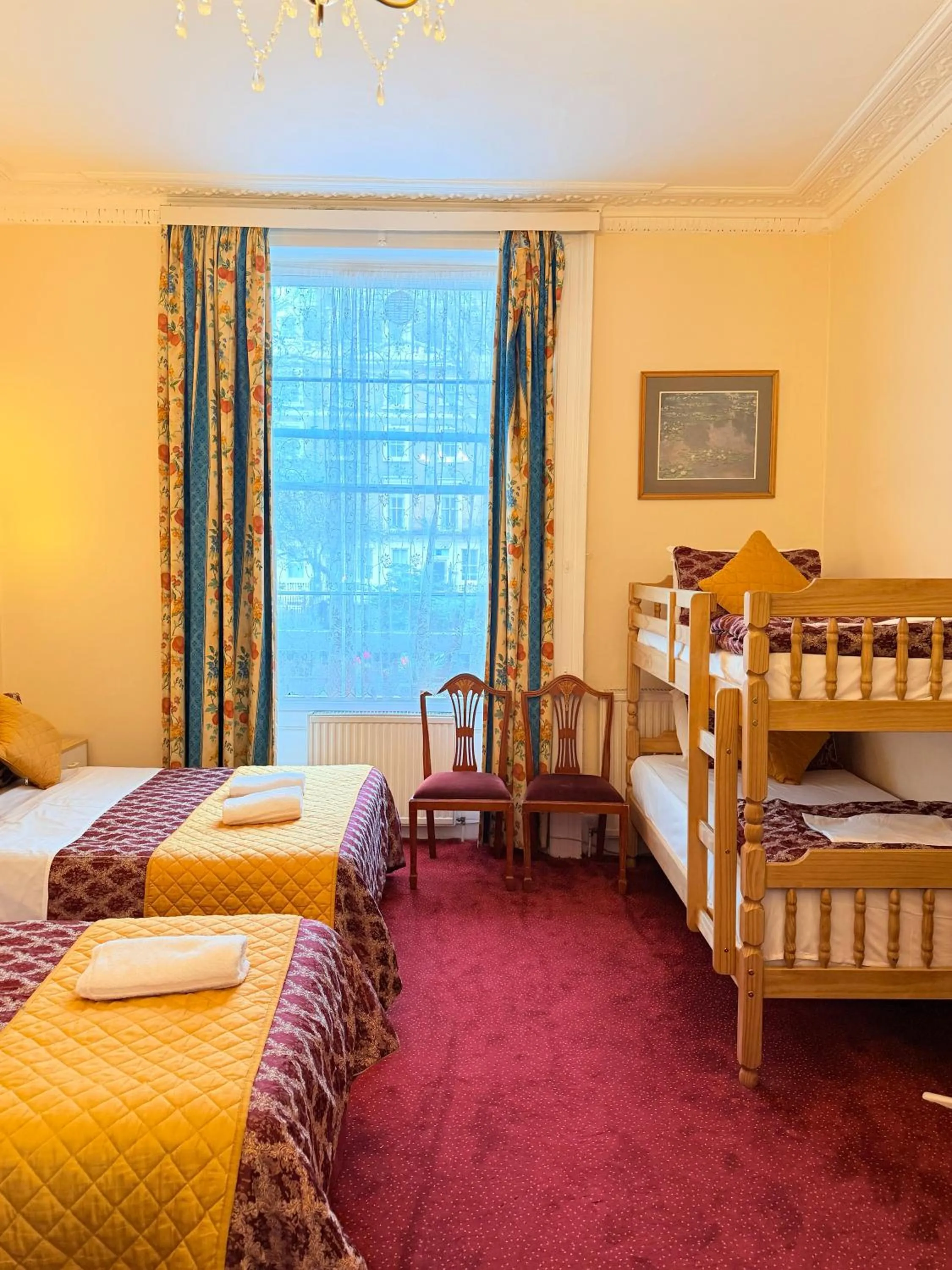 Bed in Albro House Hotel, London