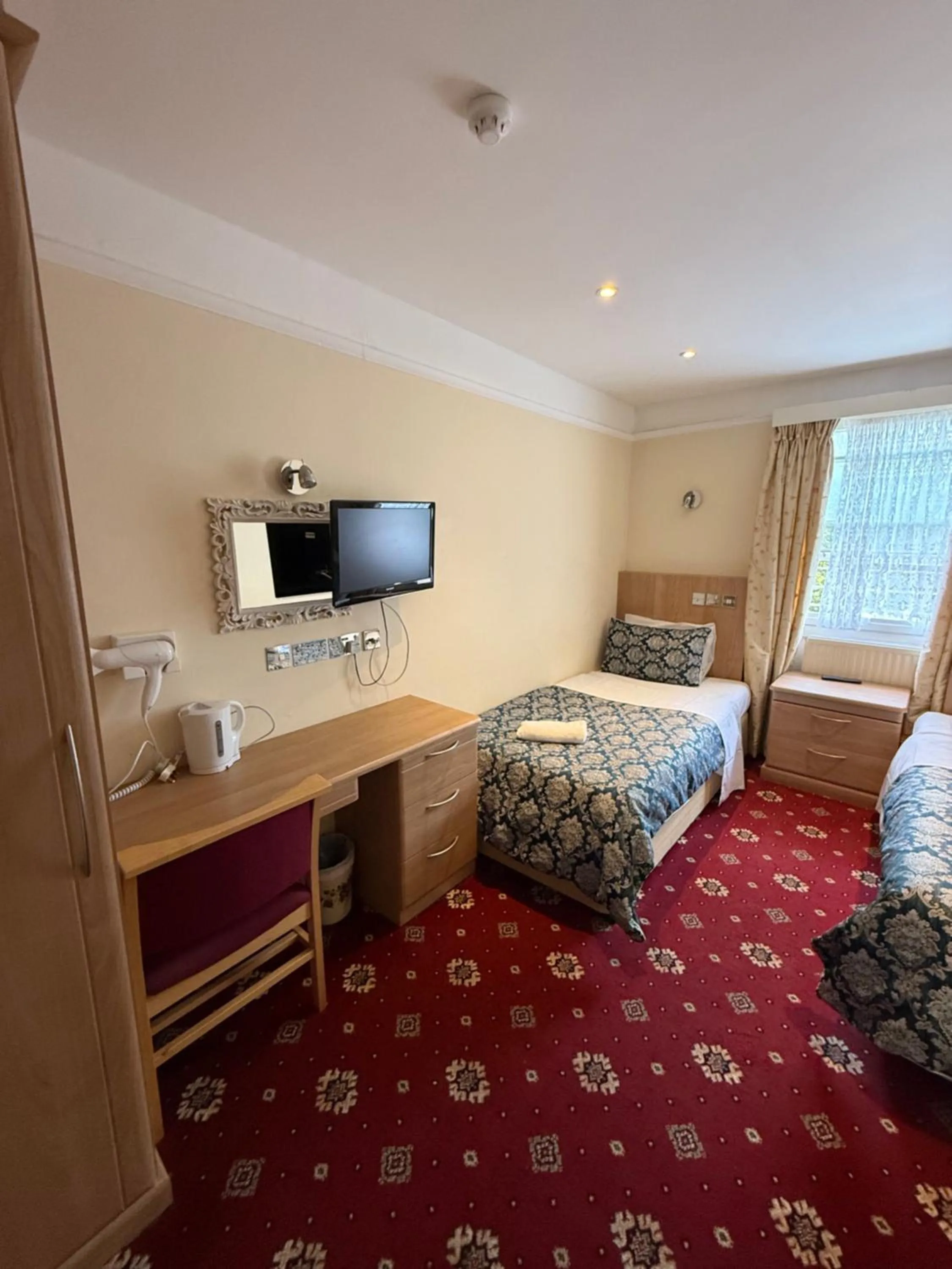 Bed in Albro House Hotel, London