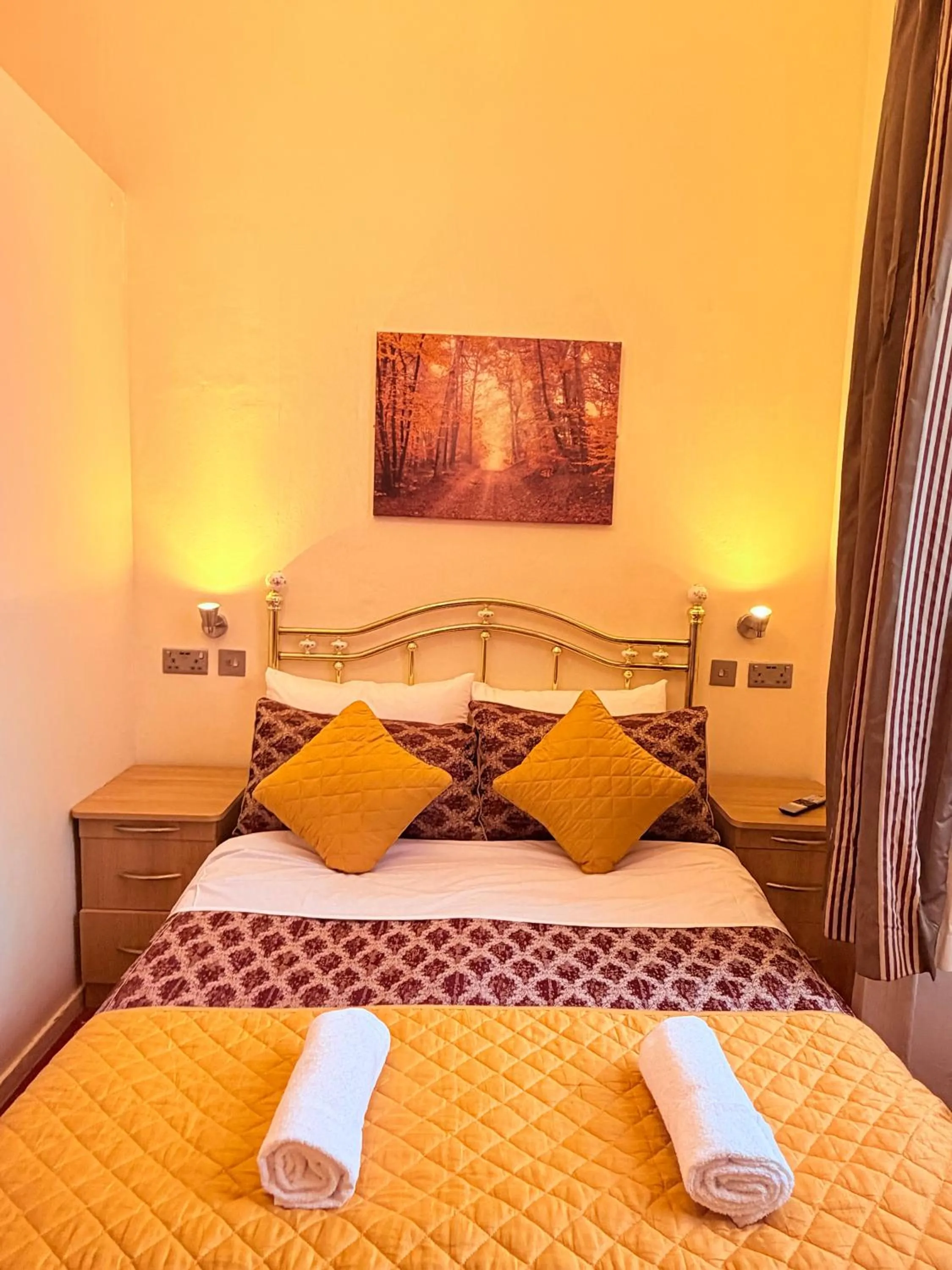 Bed in Albro House Hotel, London