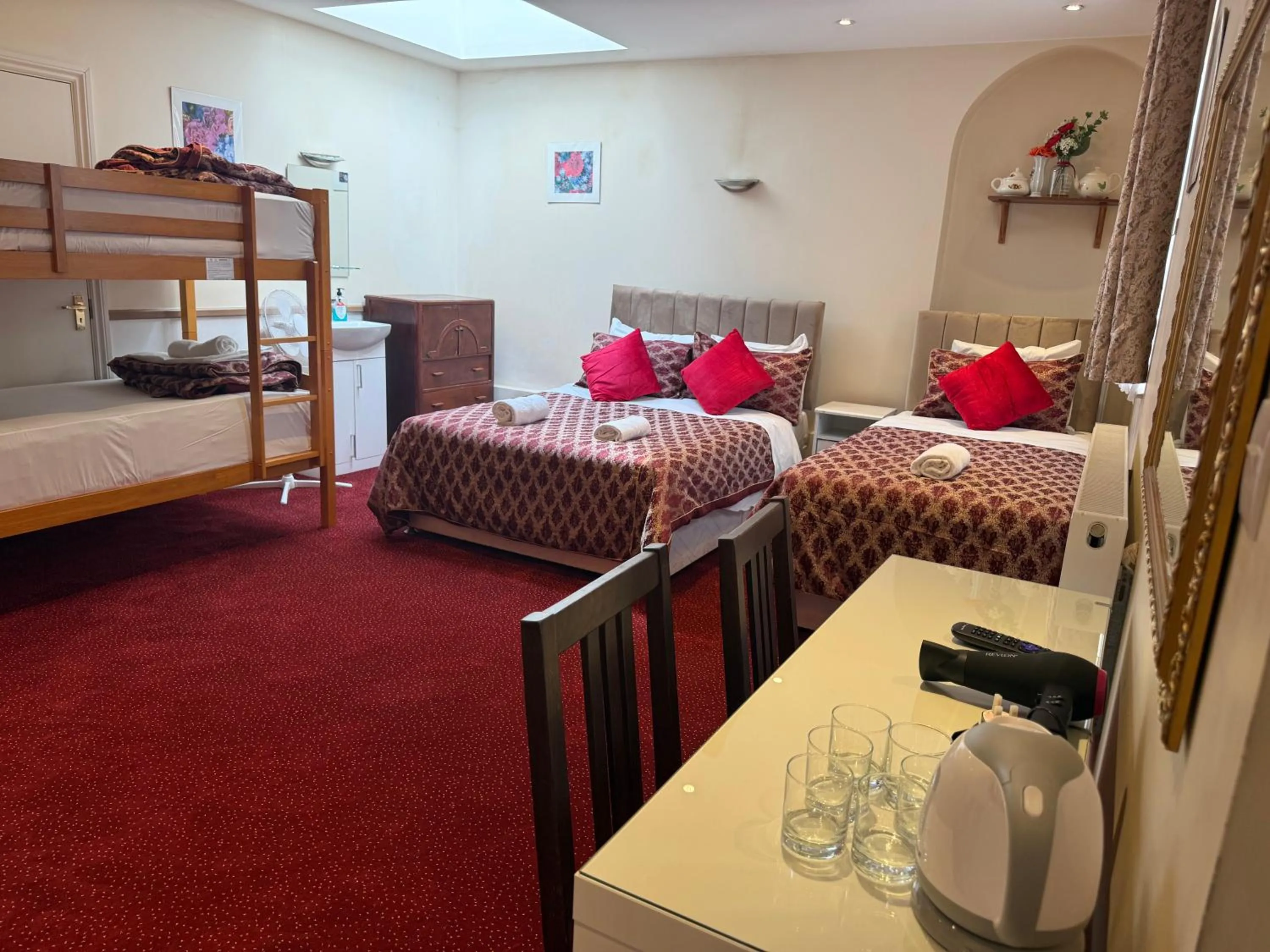 Bed in Albro House Hotel, London