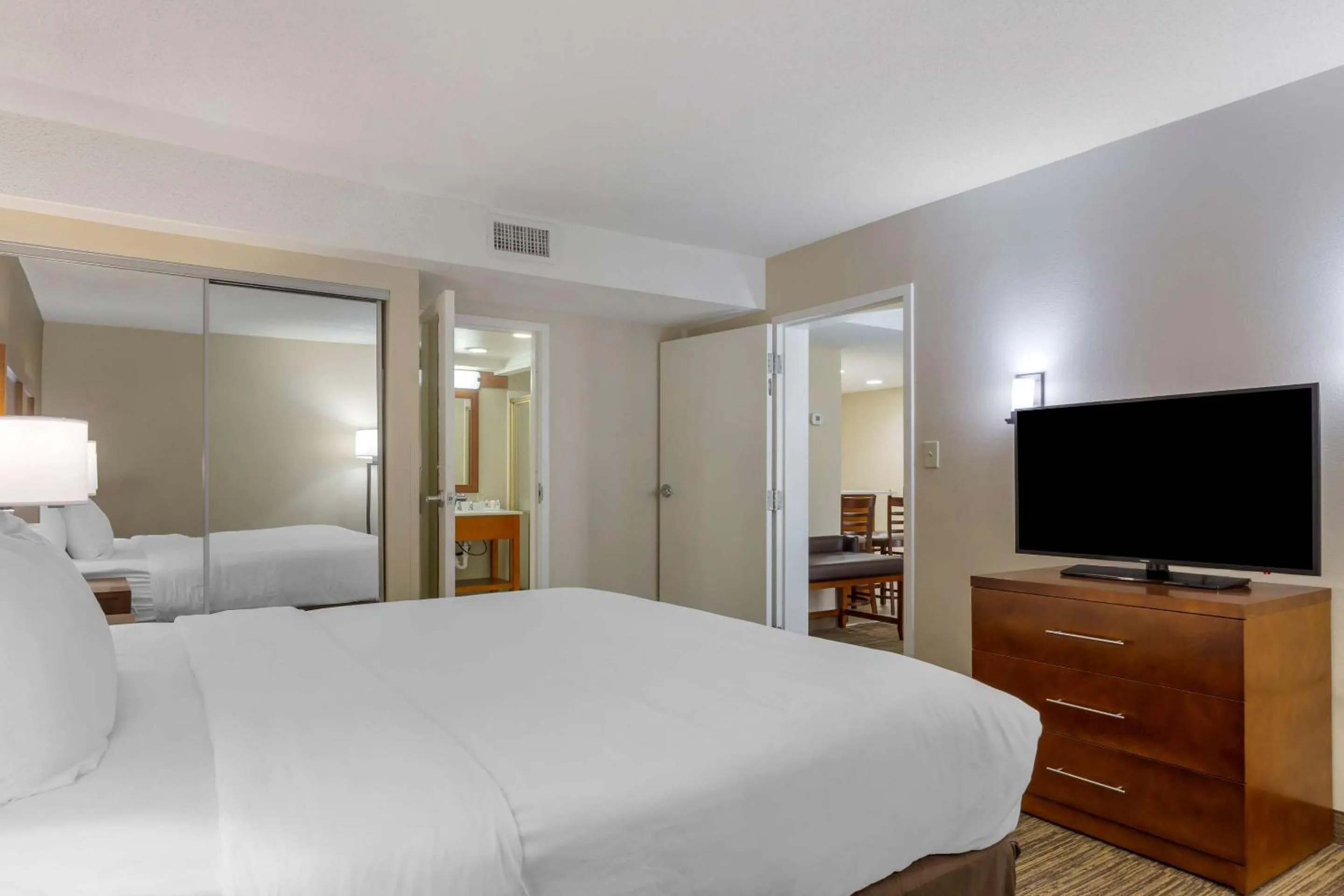 Bedroom, Bed in Comfort Inn University Durham - Chapel Hill