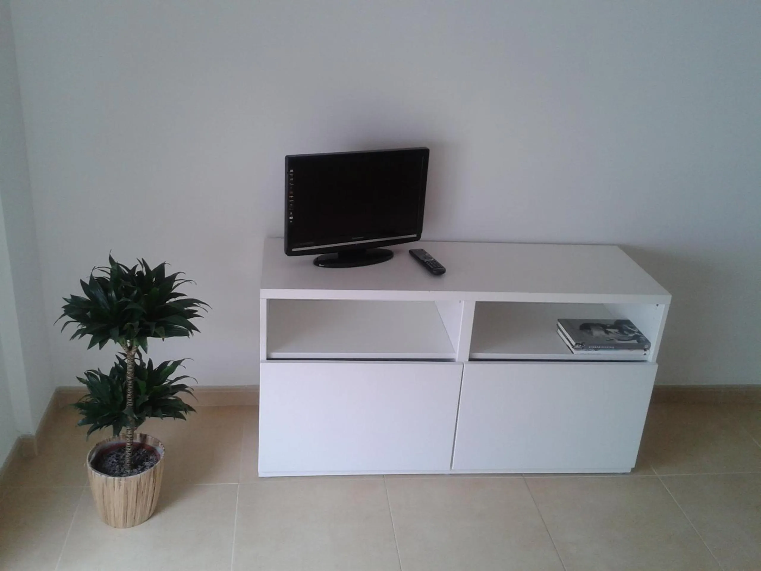 TV and multimedia in Apartments Sorrabona
