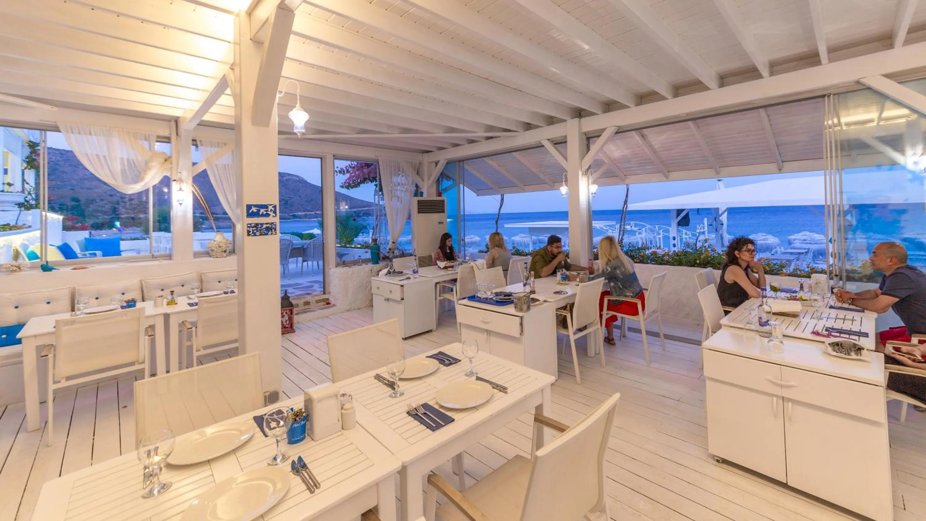 Restaurant/Places to Eat in Hotel Mavi Beyaz