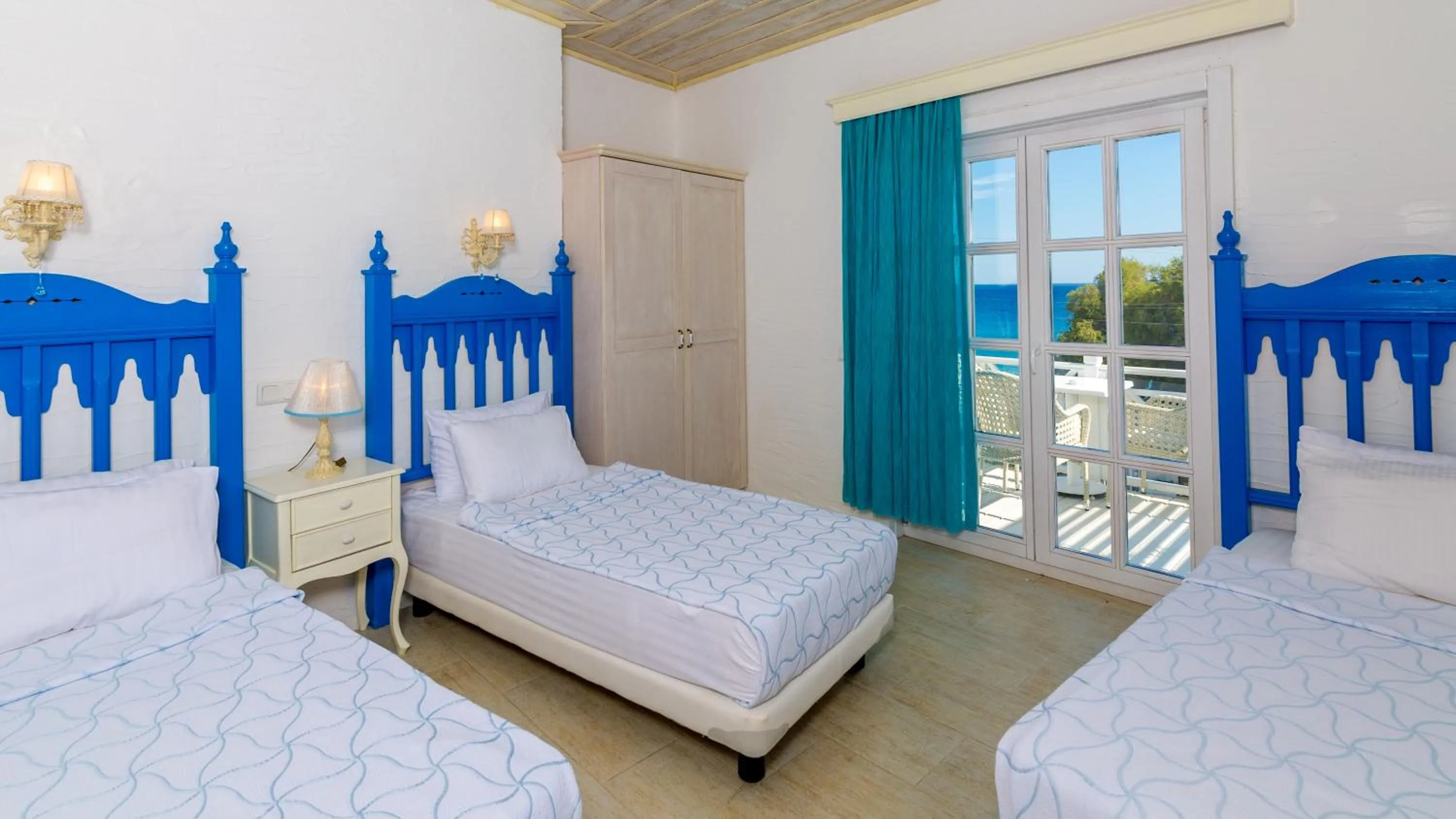 Bed in Hotel Mavi Beyaz