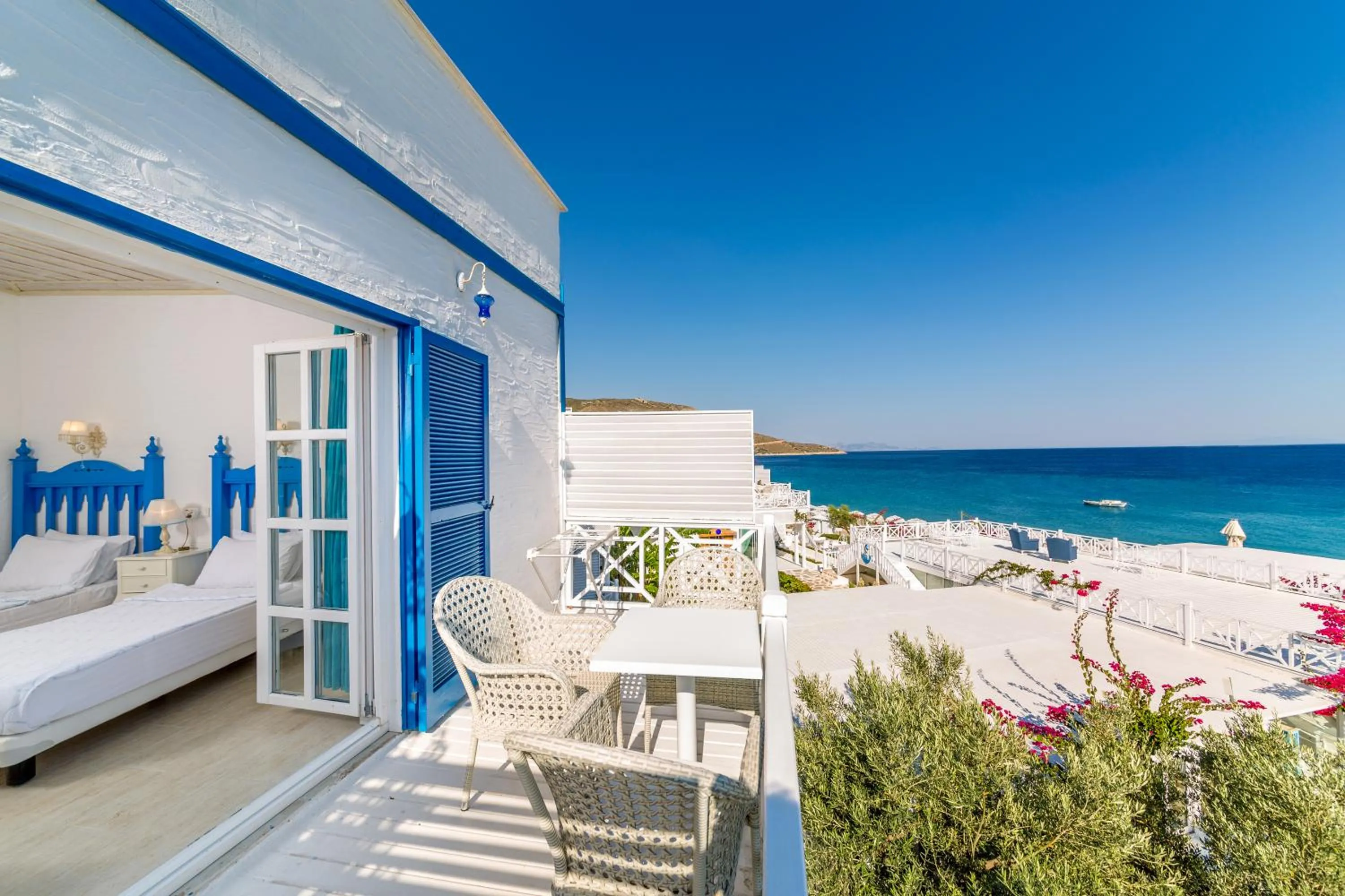Balcony/Terrace, Sea View in Hotel Mavi Beyaz