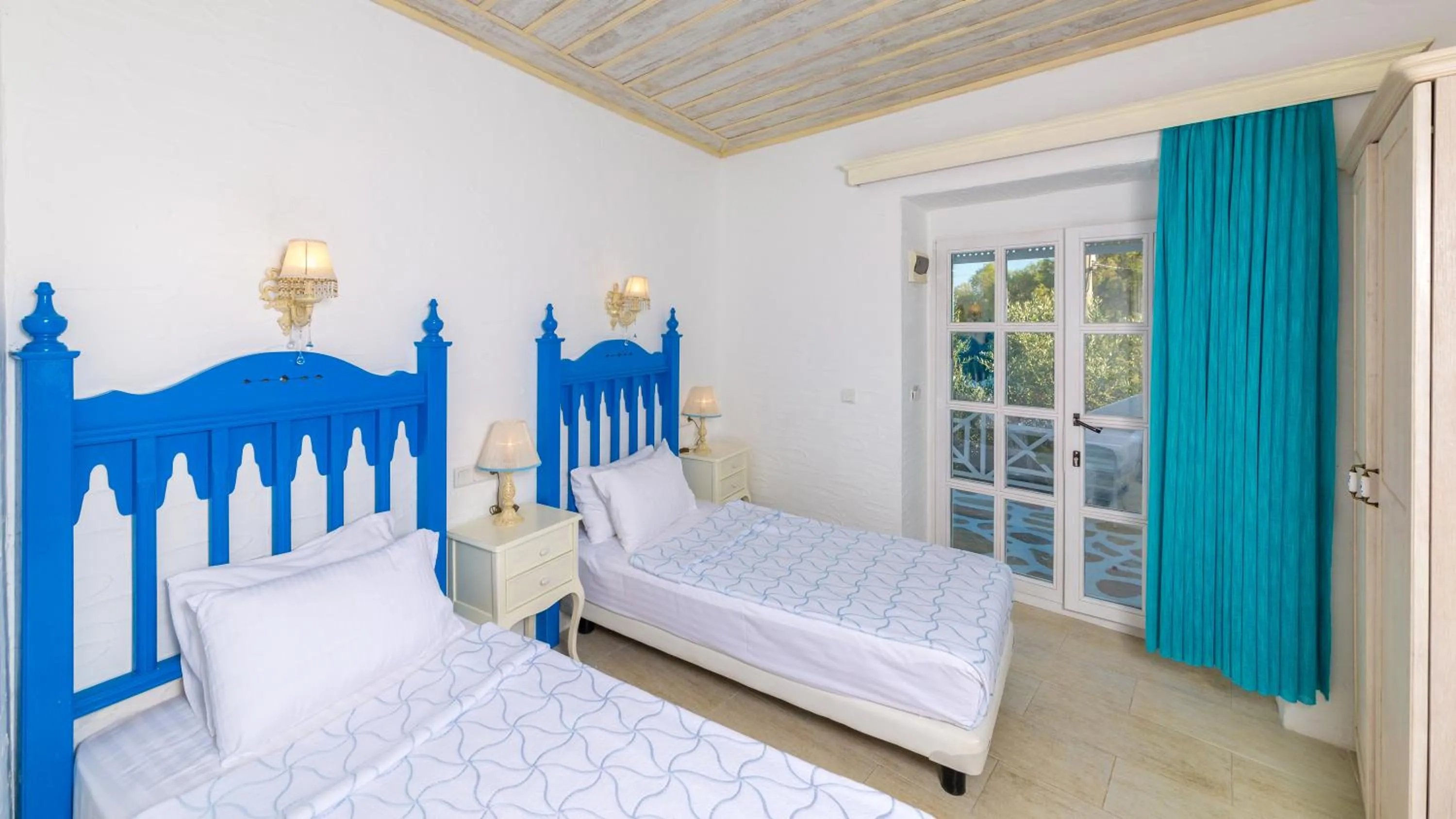 Bed in Hotel Mavi Beyaz