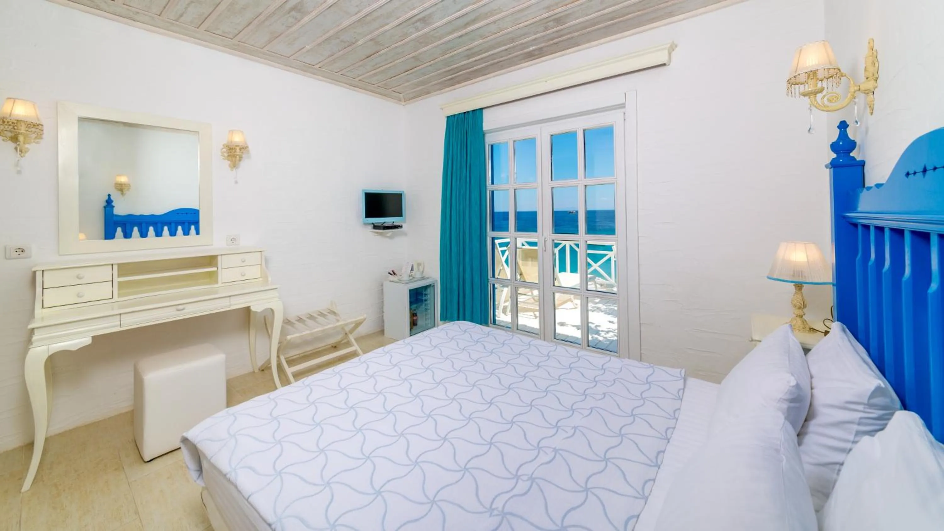 Bed in Hotel Mavi Beyaz