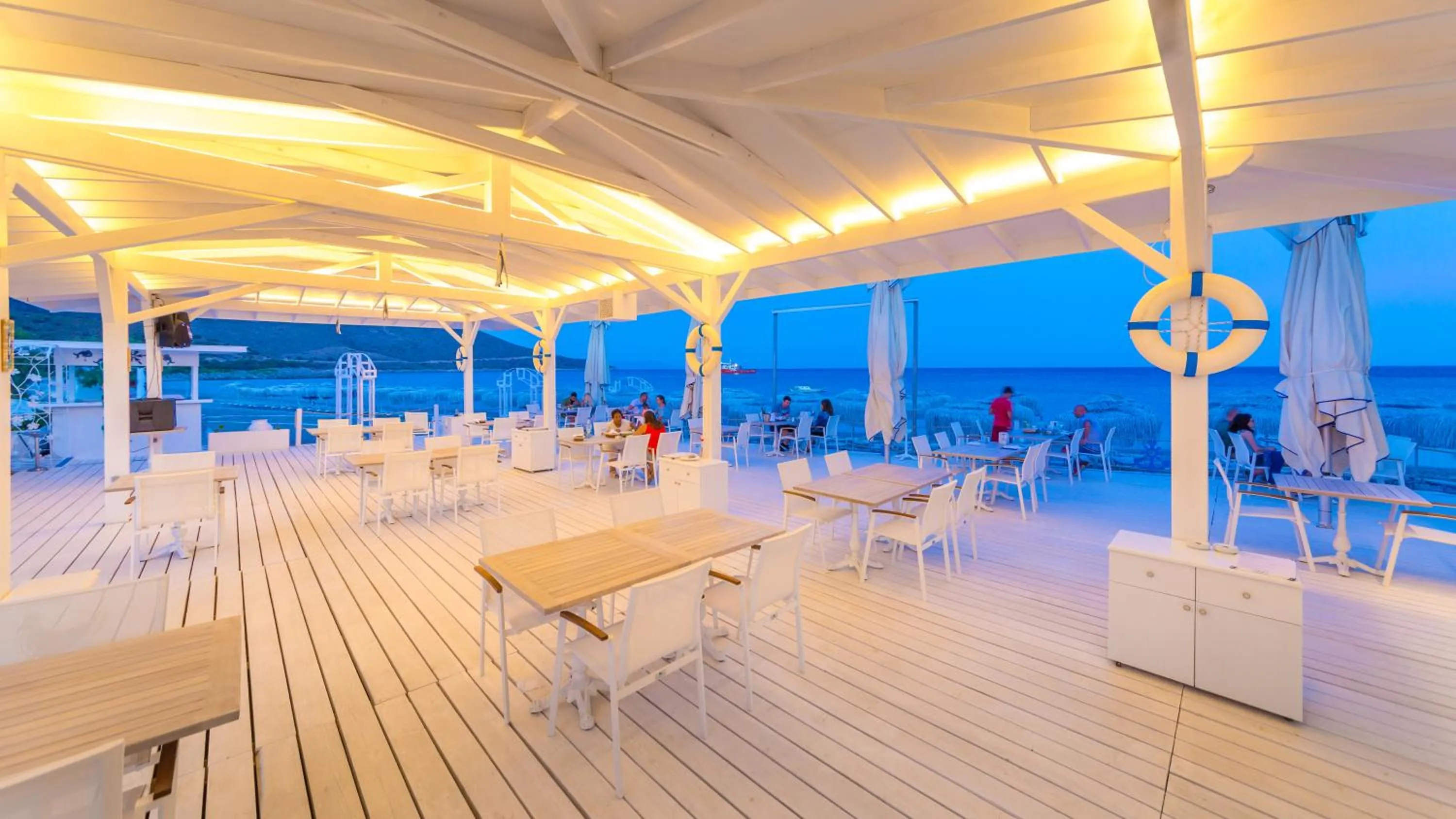 Restaurant/places to eat, Swimming Pool in Hotel Mavi Beyaz