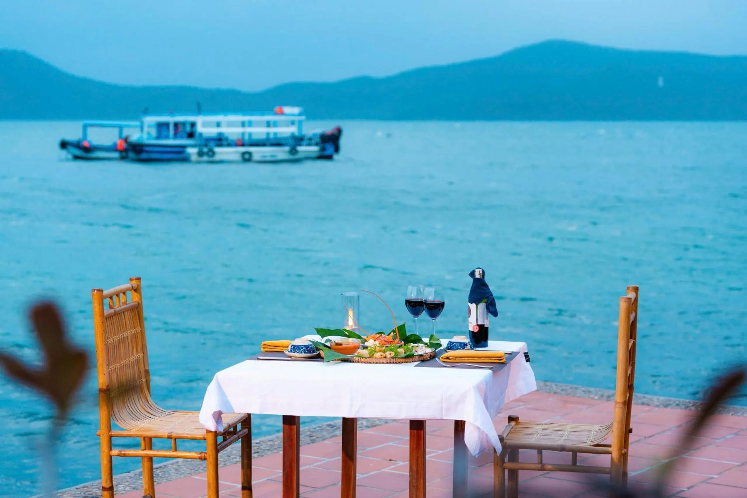 Restaurant/places to eat in Whale Island Resort