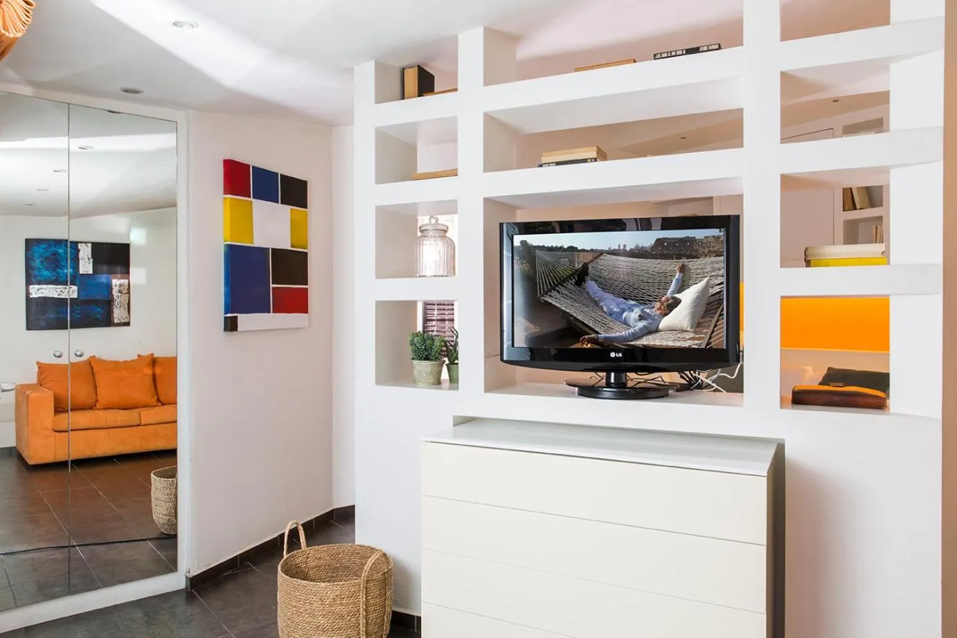 TV and multimedia in Patrizia Romana Palace