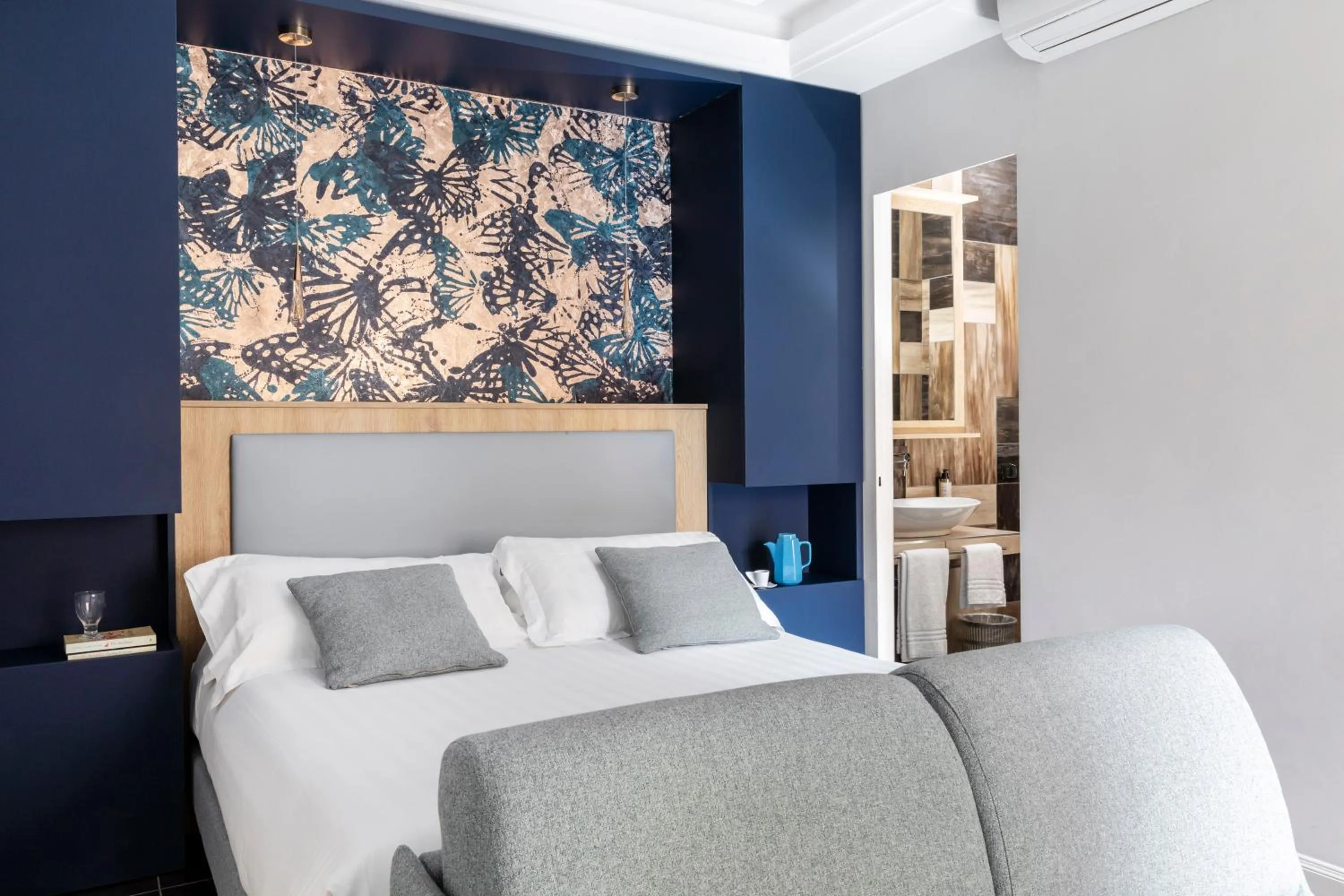 Bed in Patrizia Romana Palace