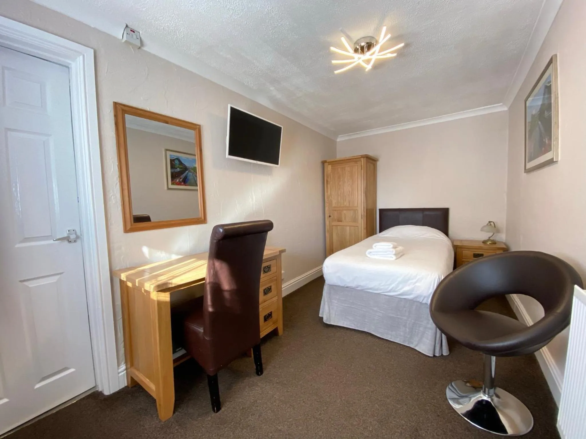 Single Room - single occupancy in Fairlawns Guest House