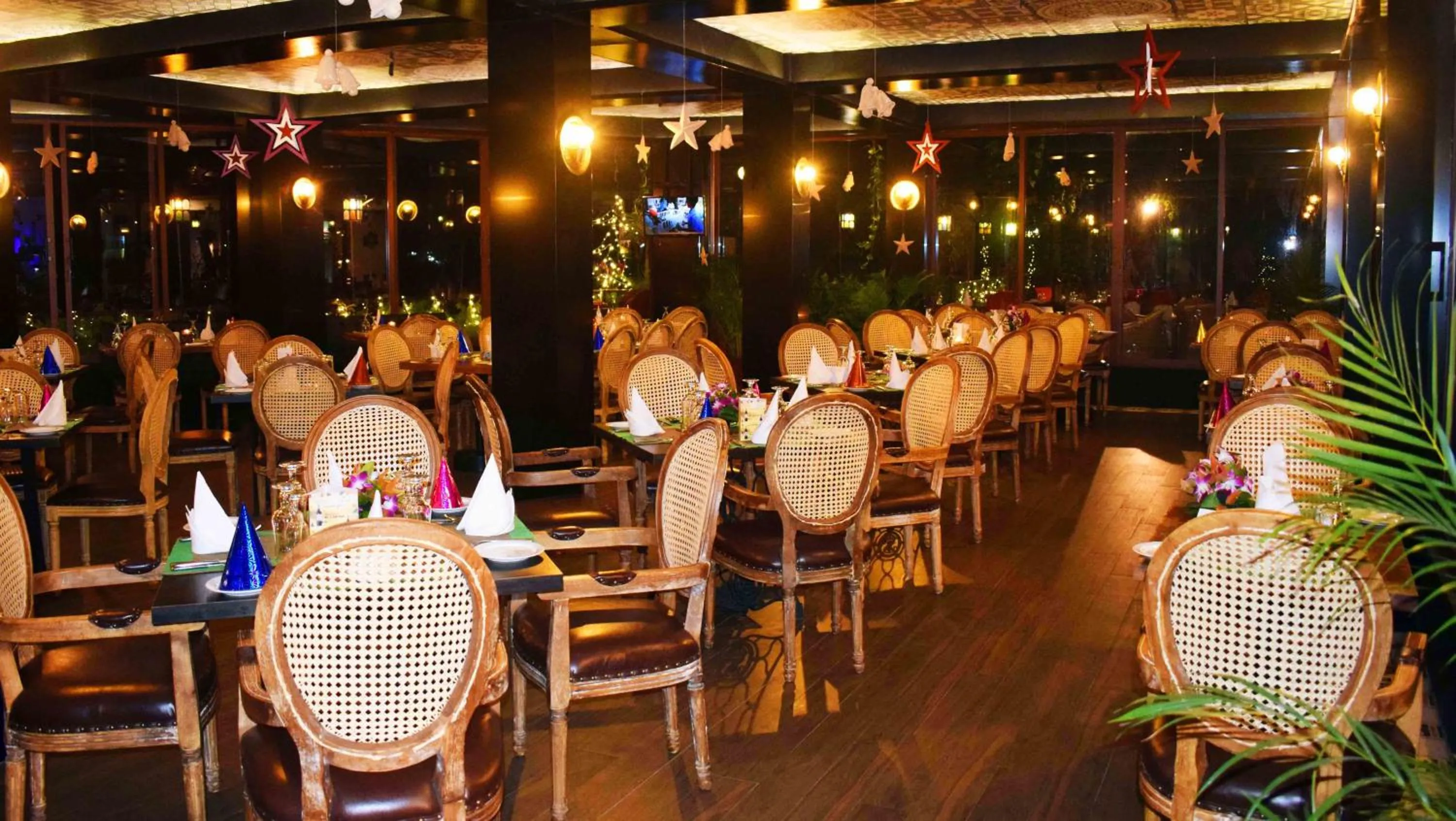 Restaurant/places to eat in Thilanka Hotel