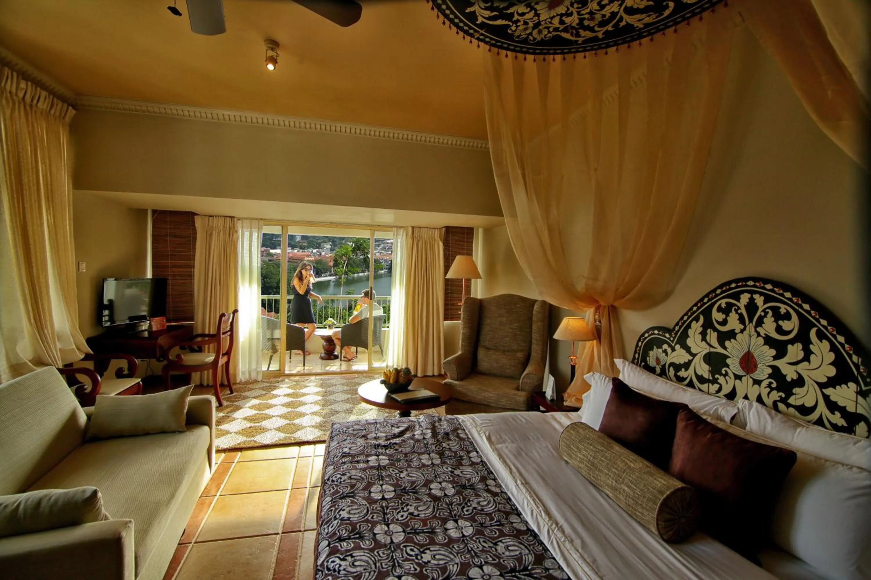 Balcony/Terrace, Bed in Thilanka Hotel