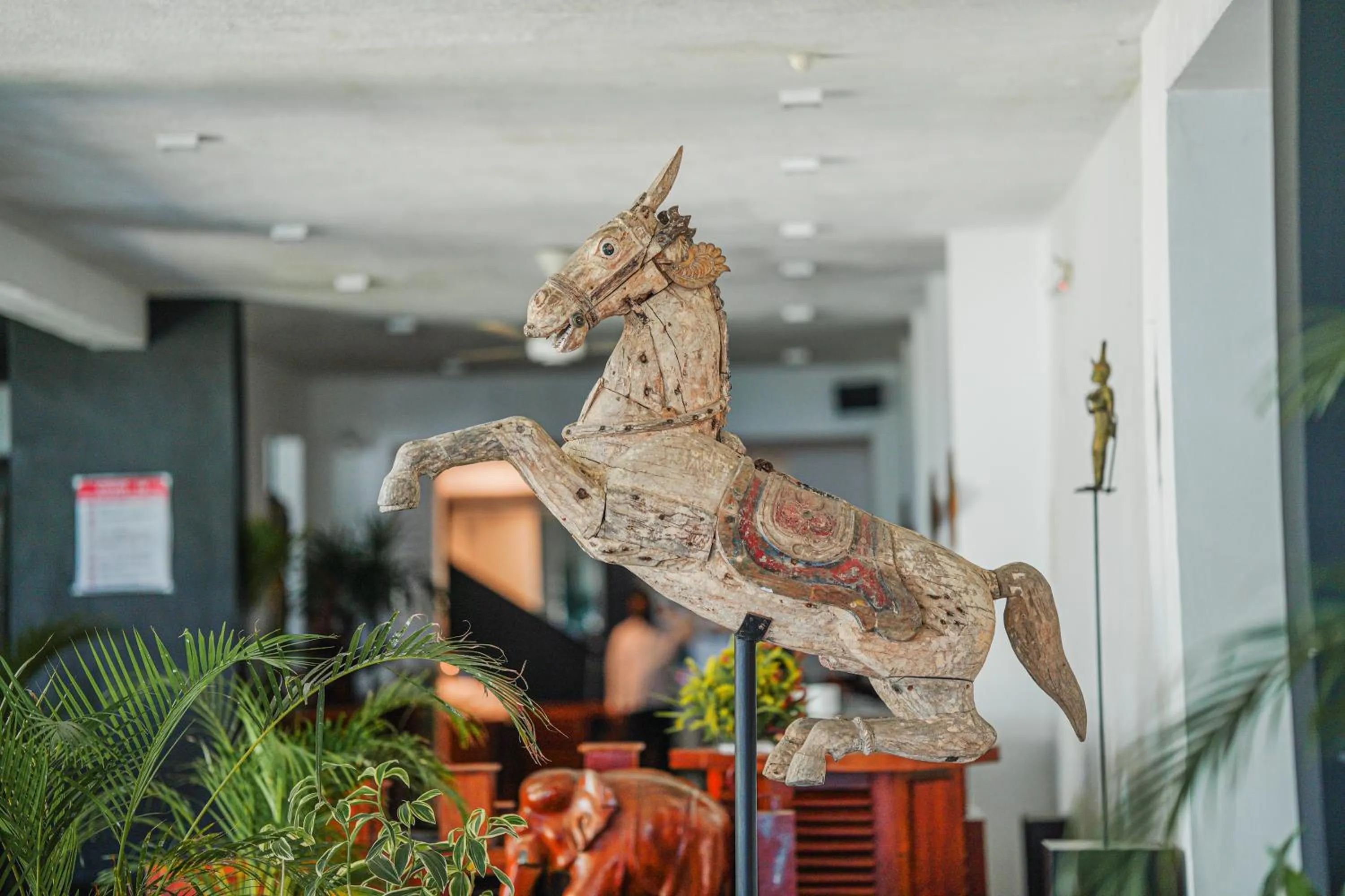 Restaurant/places to eat in Thilanka Hotel