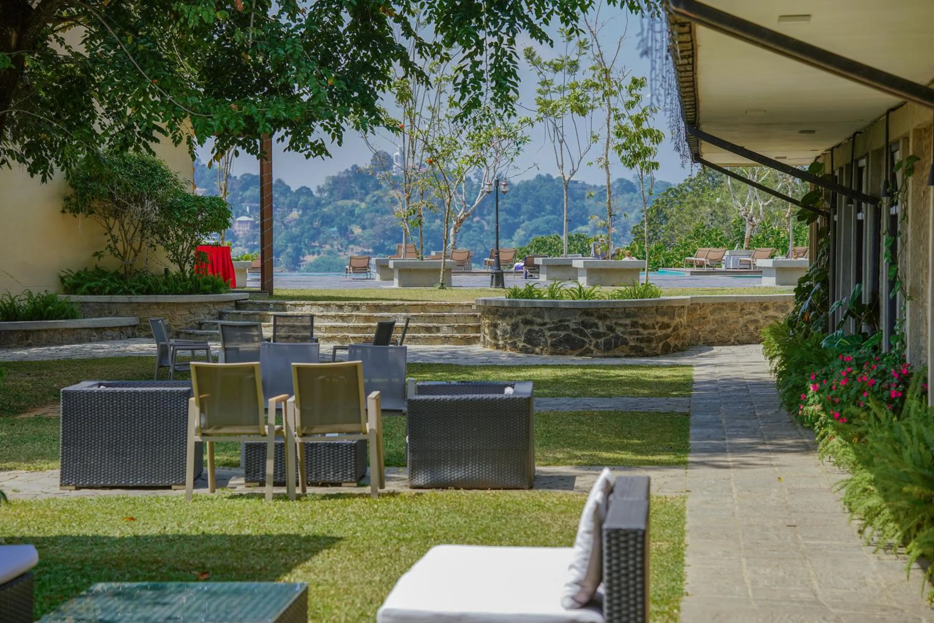 Garden in Thilanka Hotel